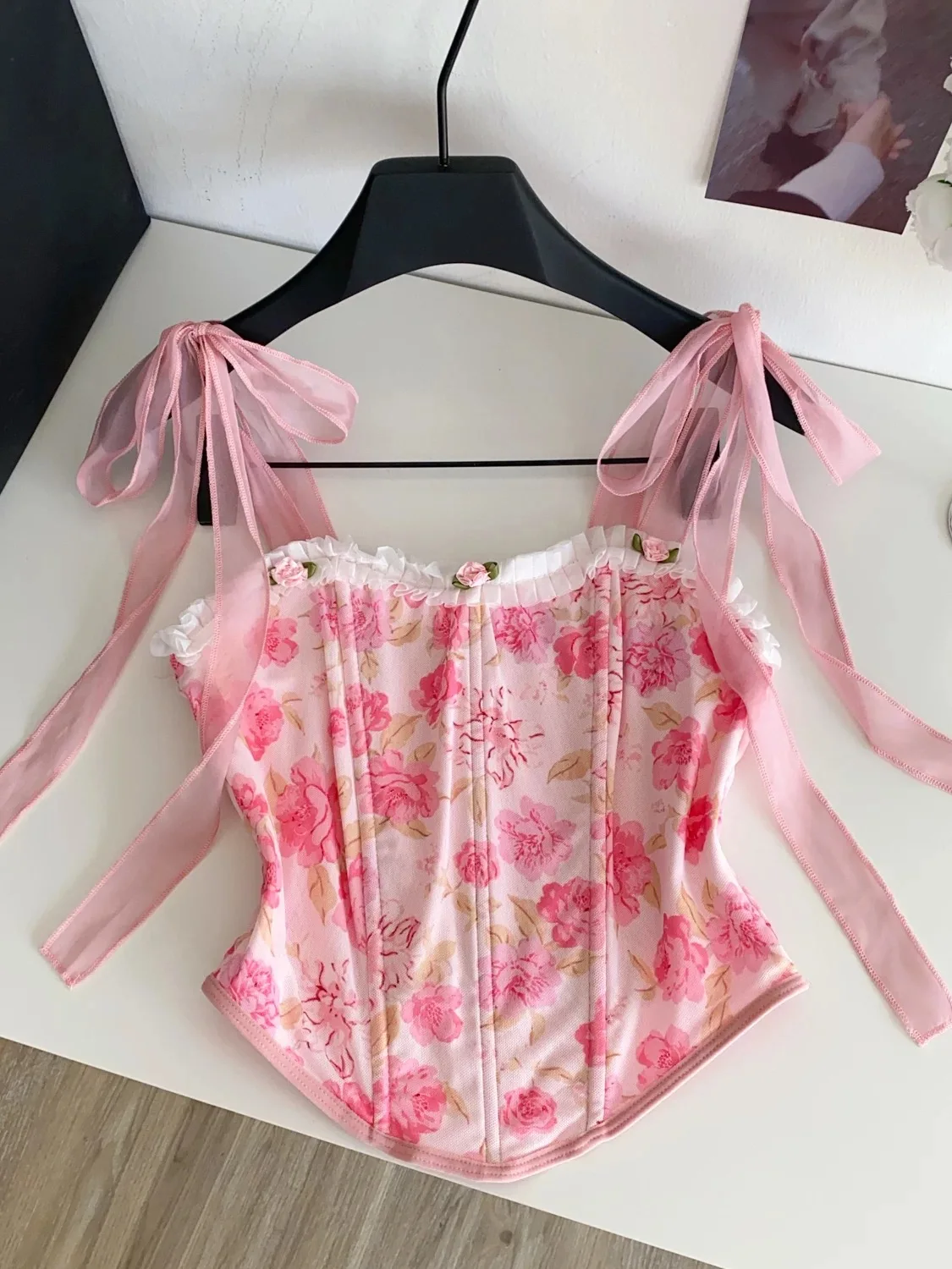 

Sweet and cute floral ruffled corsets, gentle and elegant French camisole corsets, romantic wedding and evening party attire