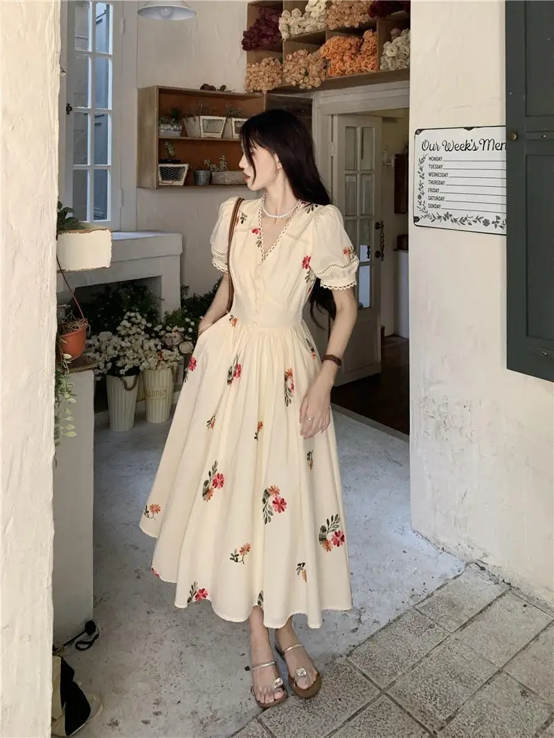 2024 Women\'s Summer French Tea Break Retro Fragmented Flower Dress New Design Feeling Slim and Long Skirt Trendy