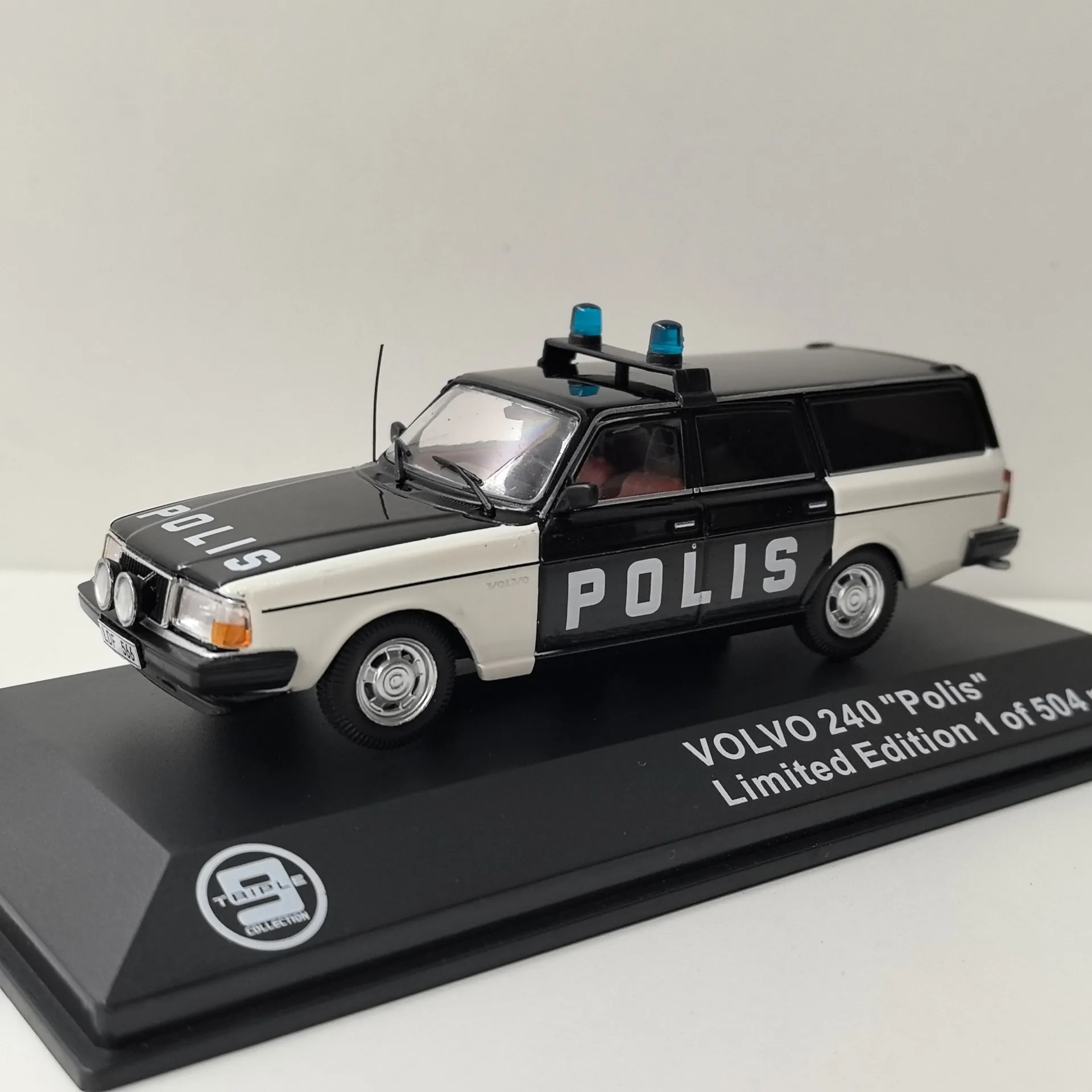 상자 균열 다이캐스트 T9 1:43 스케일 볼보 240 IXO 합금 자동차 모델 소장 장난감 선물 기념품 디스플레이 장식품