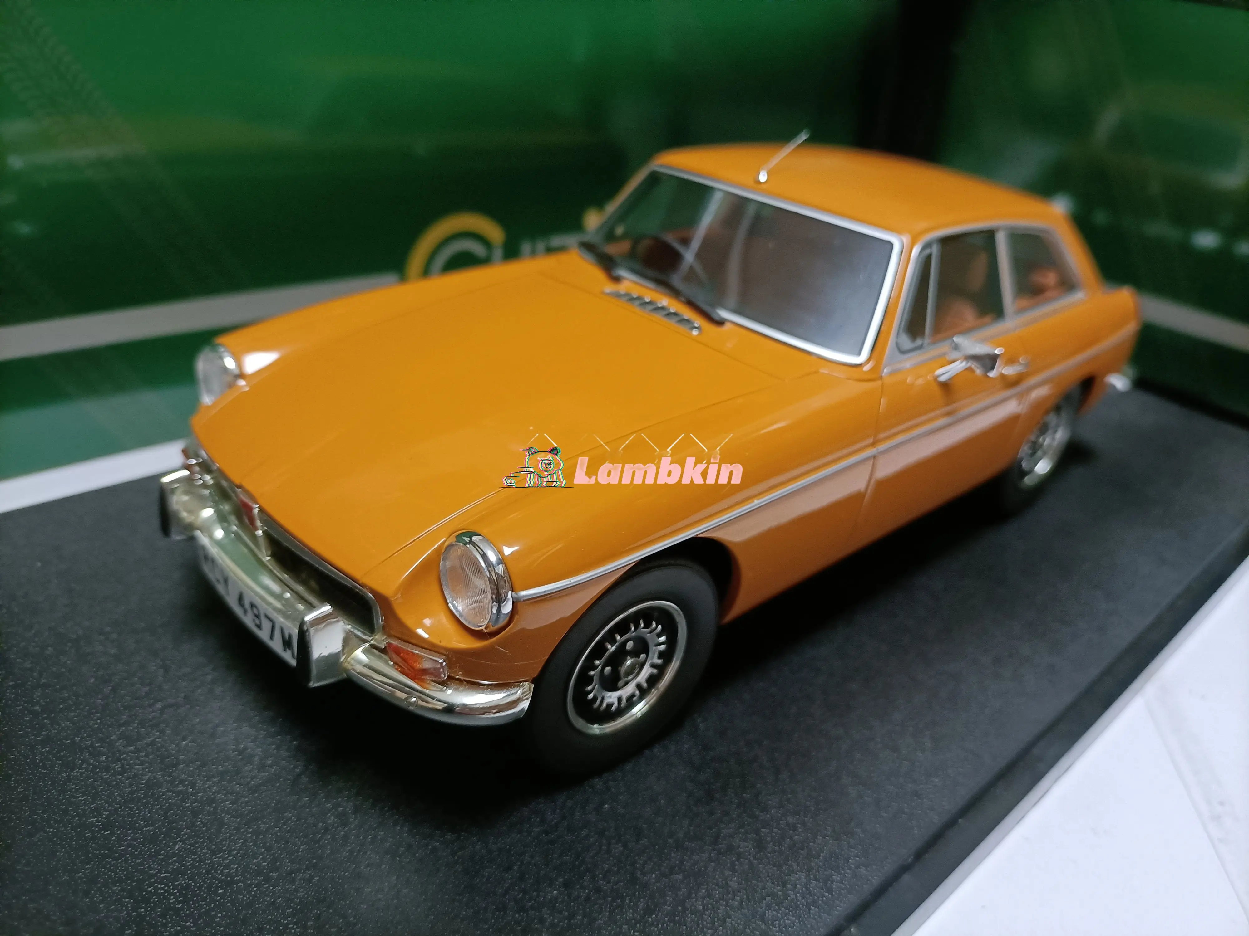 Cult-Voiture en résine à collectionner, Rover mg Coupé, Modèle MG B ightV8, Harvest Gold 1974 Orange, Cadeau ornemental, 1:18