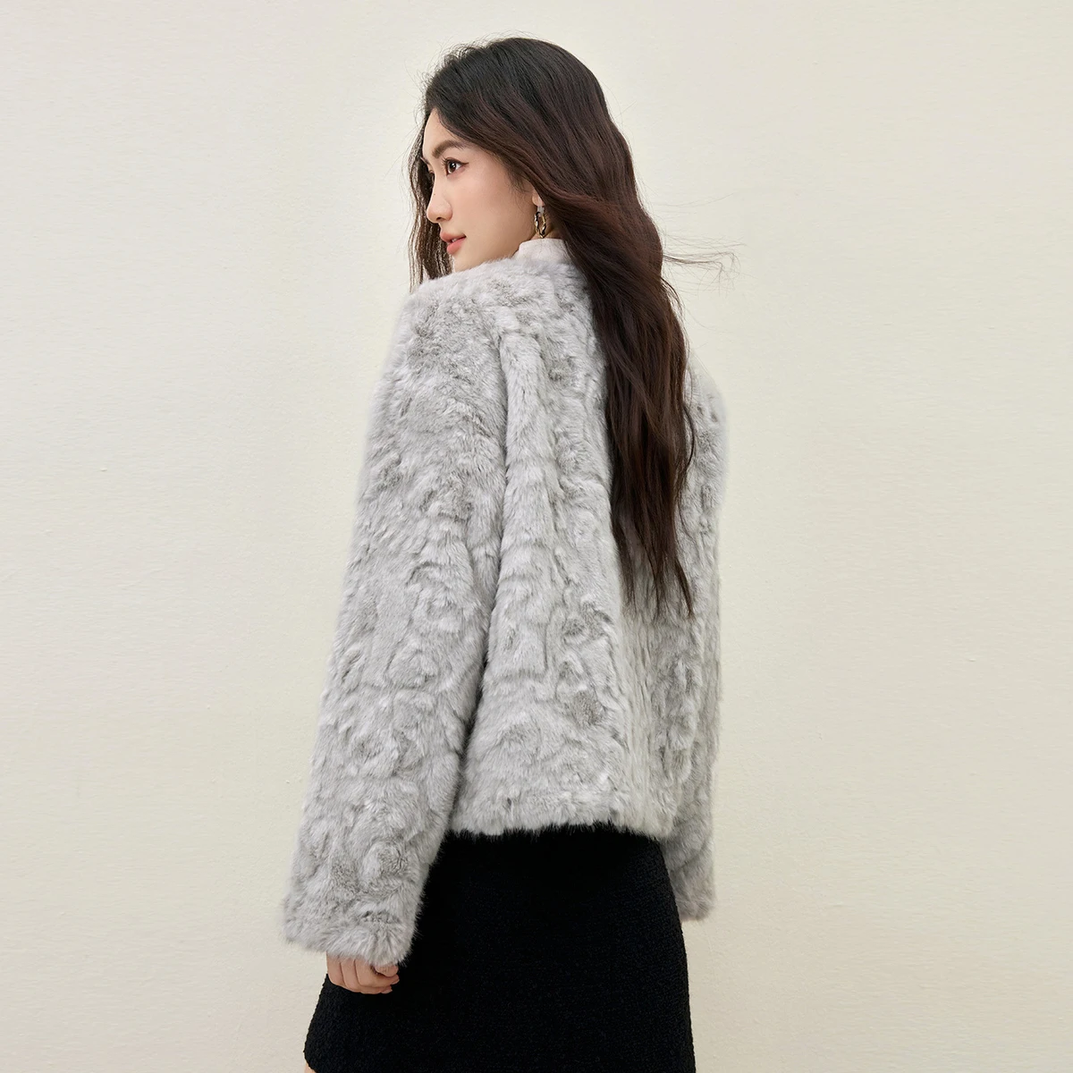 SENTUBILA Women Luxury Faux Fur Coat 2026 Winter New Round Neck Oversized Figure Flattering Long Sleeve Warm Outerwear Q54PD4427