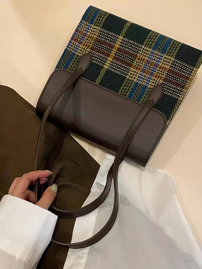 2024 New Vintage Plaid Large-capacity Handbag All-match Commuter One-shoulder Underarm Bags Women College Tote Bag
