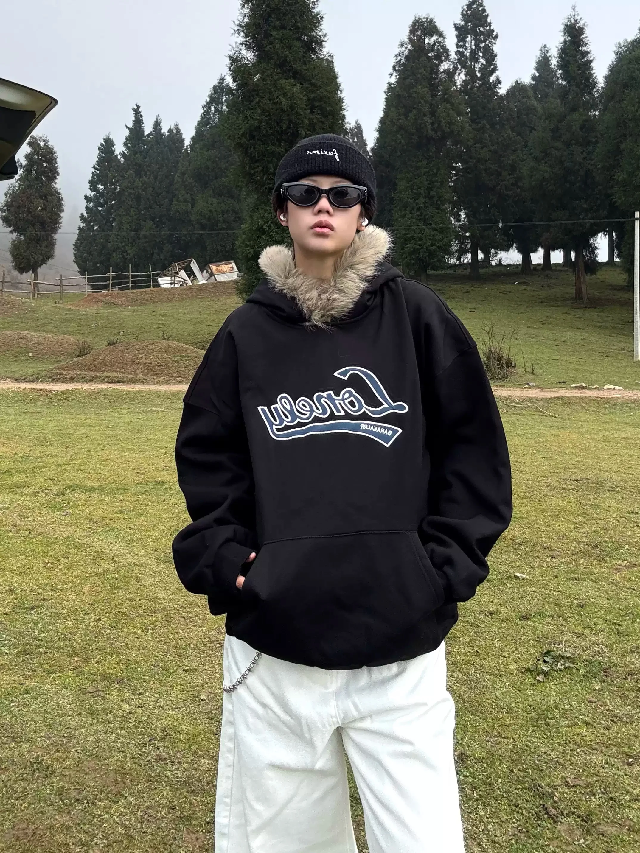 

Letter Embroidery Fur Collar Design Thicken Hooded Sweatshirt Keep Warm Fashionable Loose Casual Hoodies For Man