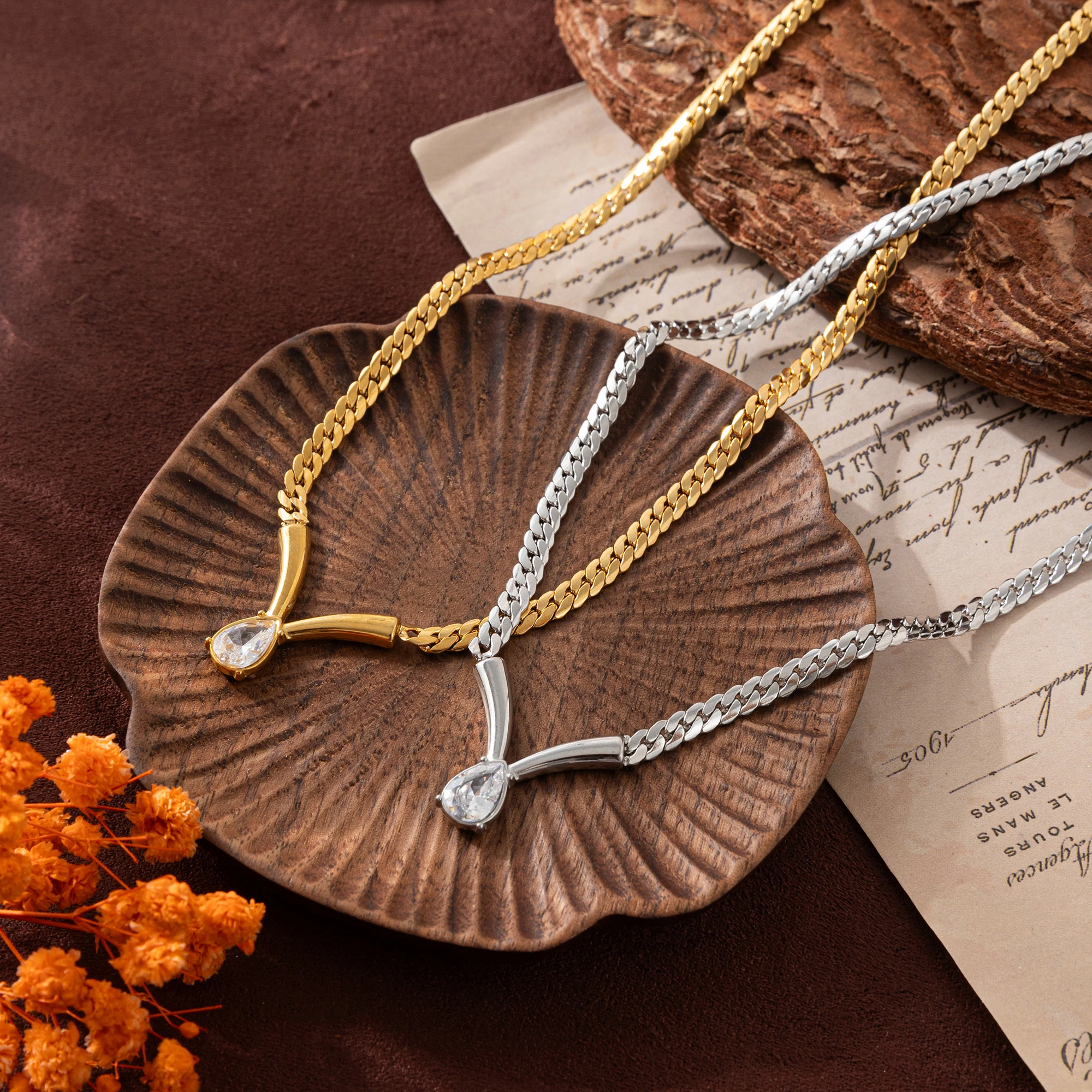 Fashionable Light Luxury Horse Eye Water Drop Zircon Necklace Snake Bone Basic Necklace Accessories