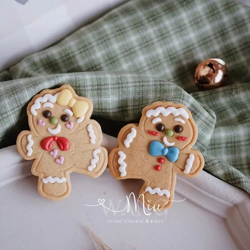 2Pcs/Set Christmas Gingerbread Man Cookie Cutter Xmas Cute Biscuit Stamp Hand Pressed Icing Cookie Mould 3D Bakeware Embossers