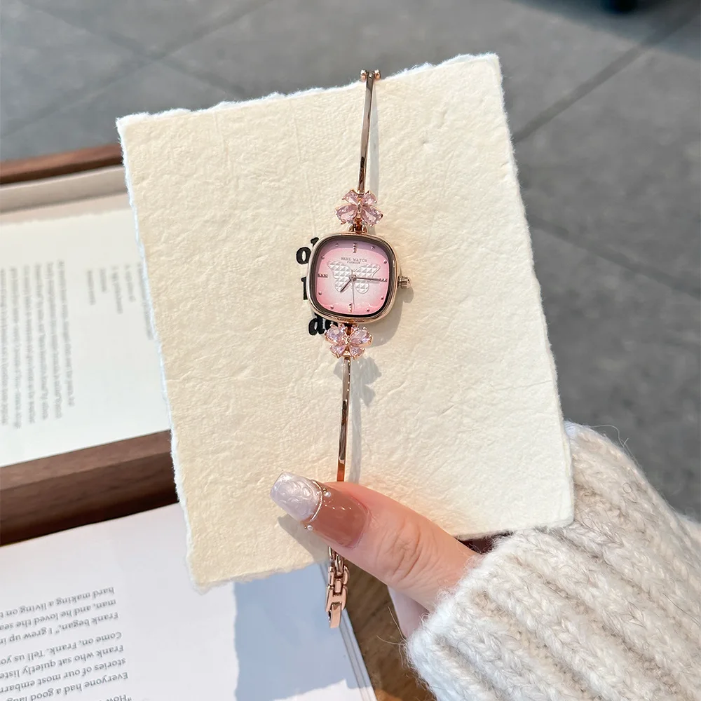 ساعة سوار فاخرة جديدة تمامًا مع قرص مربع صغير، ساعة يد كوارتز نسائية، إكسسوار مثالي وهدية للنساء.