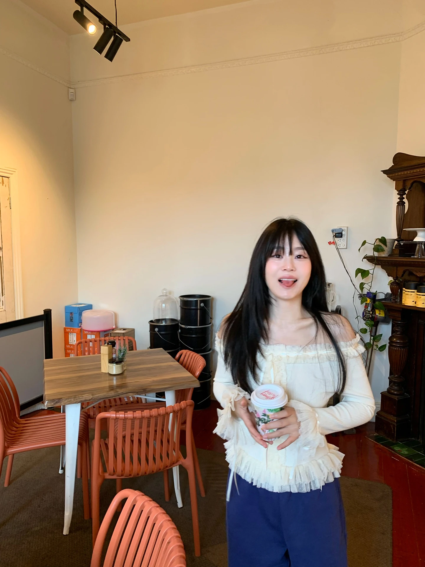 

Романтичный трикотажный женский топ на одно плечо с длинным рукавом, кружевной отделкой, облегающий, стандартной длины, осенняя модная футболка