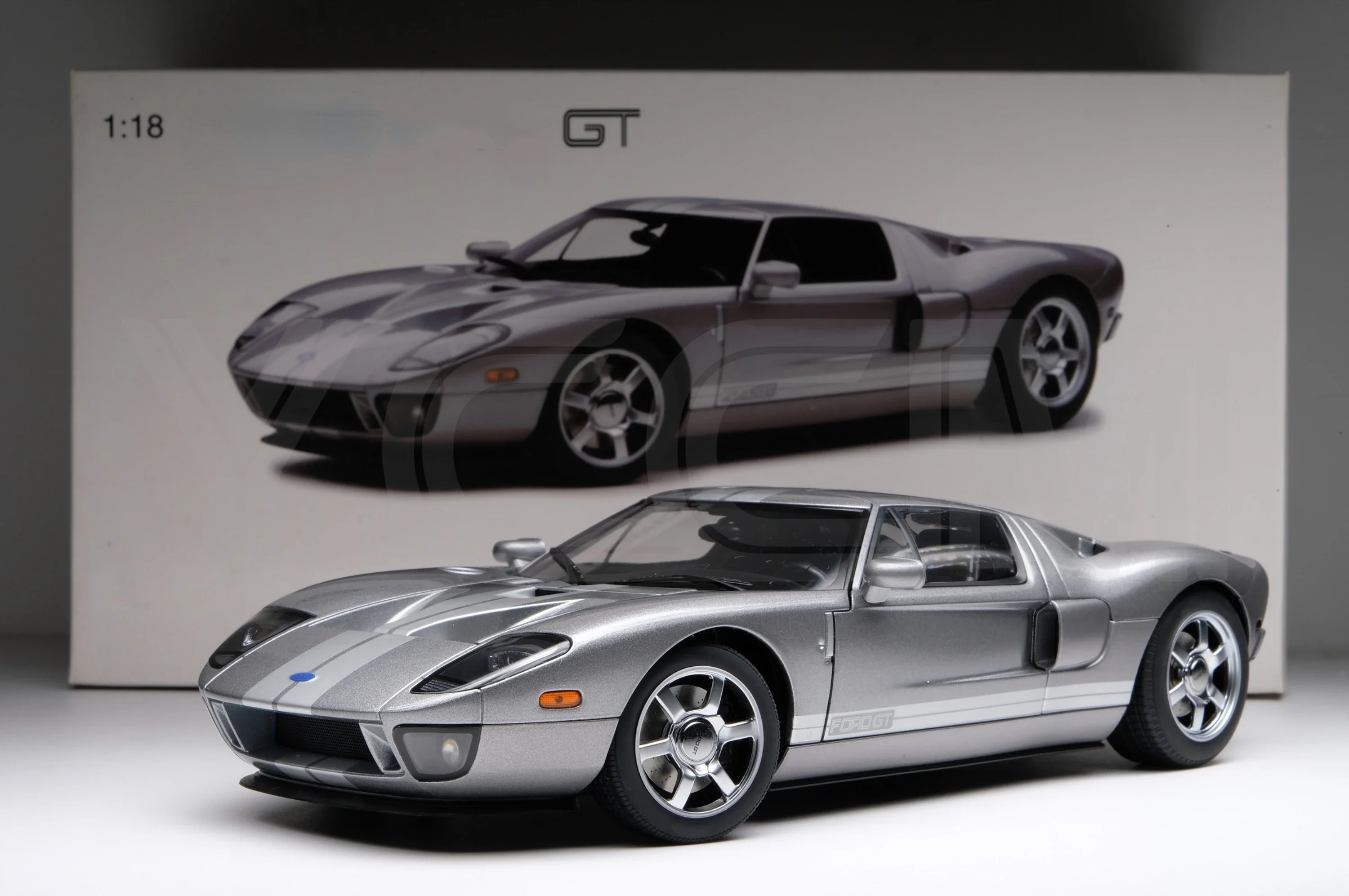 Autoart 1:18 GT 2004 Silver Simulation Limited Edition All Open Alloy Metal Static Car Model Toy Gift