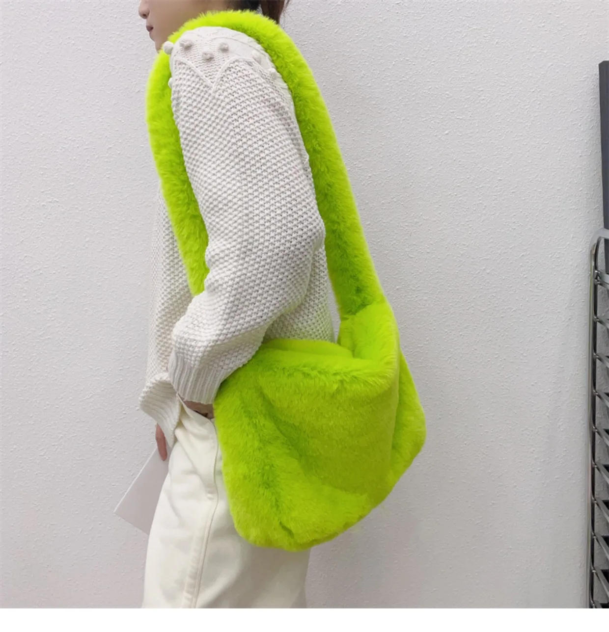 Fashion Shoulder Bag Casual Solid Color Faux Rabbit Fur Women Sling Bag Simple Fluffy Plush Bucket Crossbody Bag Handbags image 2