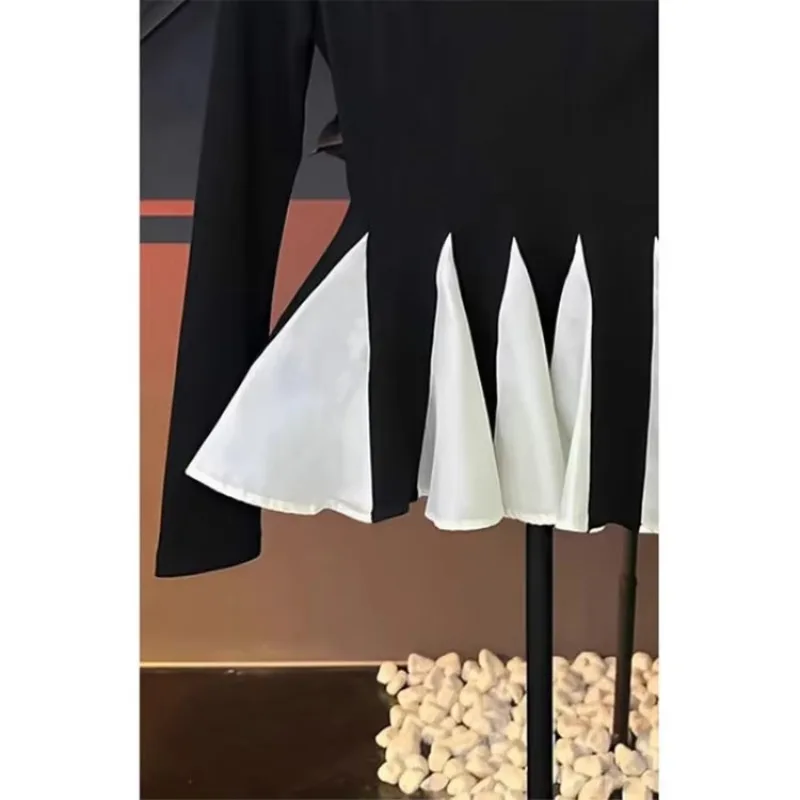 Sexy épaules nues à manches longues hauts Mujer 2025 début du printemps nouveau T-shirt noir Y2k volants Patchwork T-shirt pour les femmes