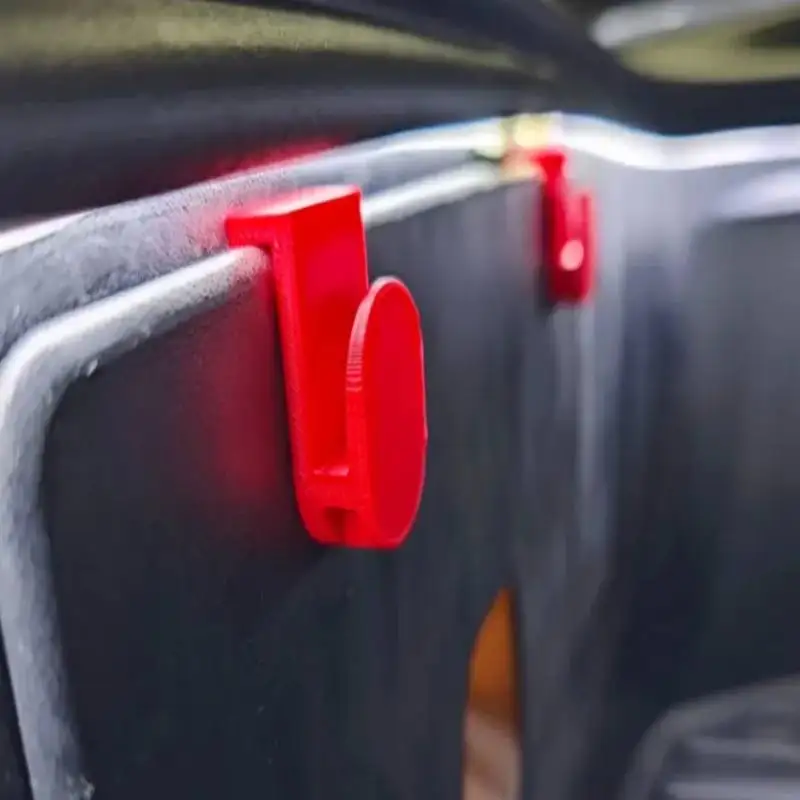 

2 шт. крючки для переднего багажника Tesla Model Y, которые можно фиксировать на переднем багажник, чтобы обеспечить, которые являются безопасными отделениями.