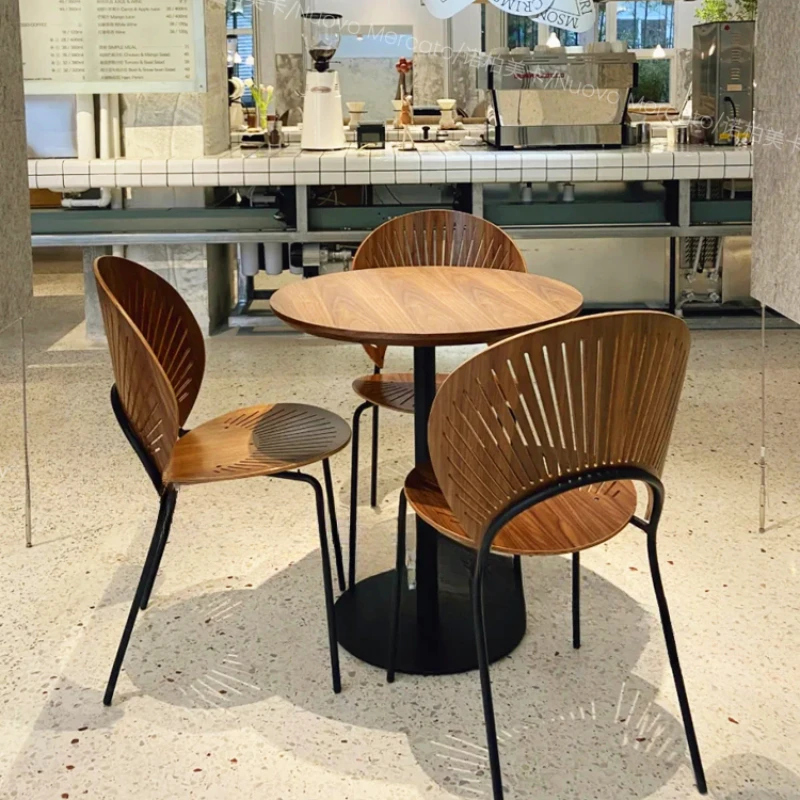 Table and chair combination of high-end Caffè Americano shop, solid wood leisure chair, table and chair in negotiation lounge