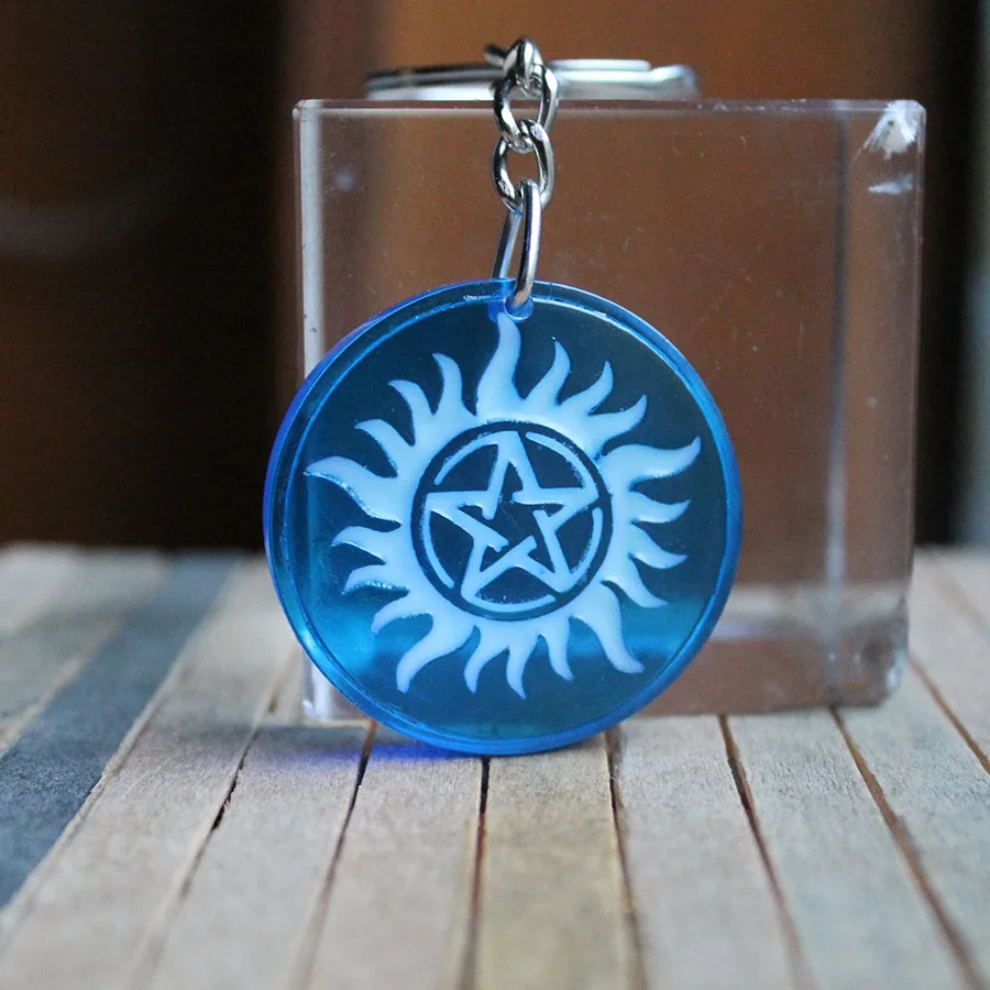 Supernatural Pentagram Keychain Glowing KeyChain Fashion Jewelry Pendant Glow in The Dark Car Bag pendant