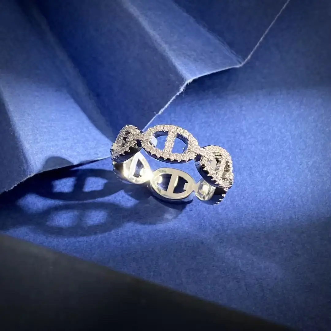 

Женское кольцо A из серебра 925 пробы, которое можно носить как на каждый день, так и на модные мероприятия, в качестве подарка на День святого Валентина, на вечеринку или на день рождения.