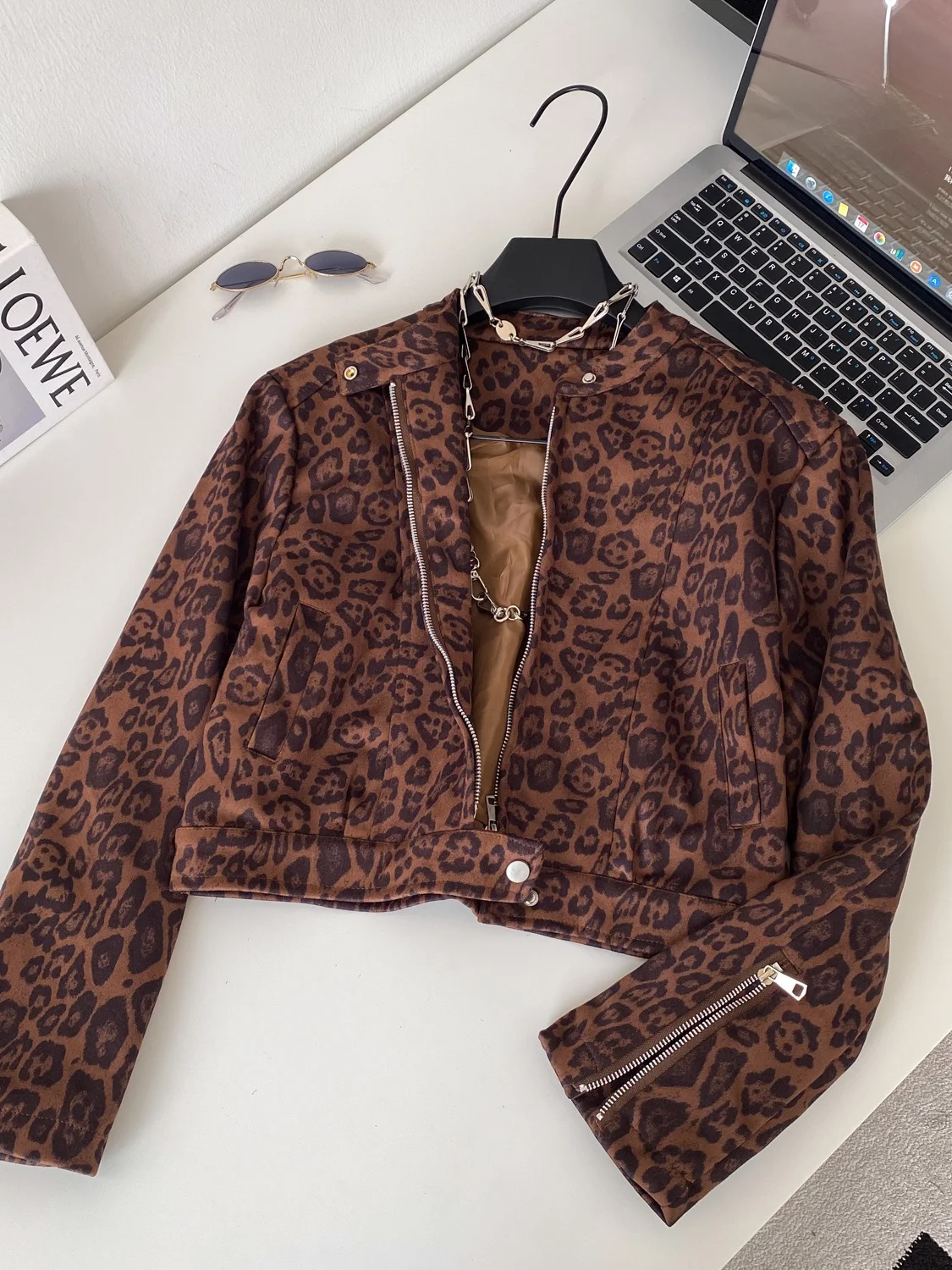 Retro Leopard Print Flip Collar Zipper Short Jacket Women Loose Cool Small Size Jacket Top 2026 New Style Casual Wear