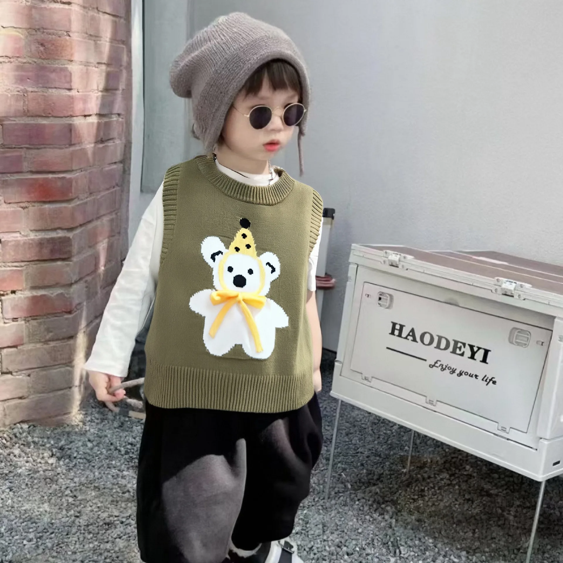 

2025 Autumn New Children's Knitted Sweater Cartoon Western-style Vest Boys Sweater Vest Versatile Outside