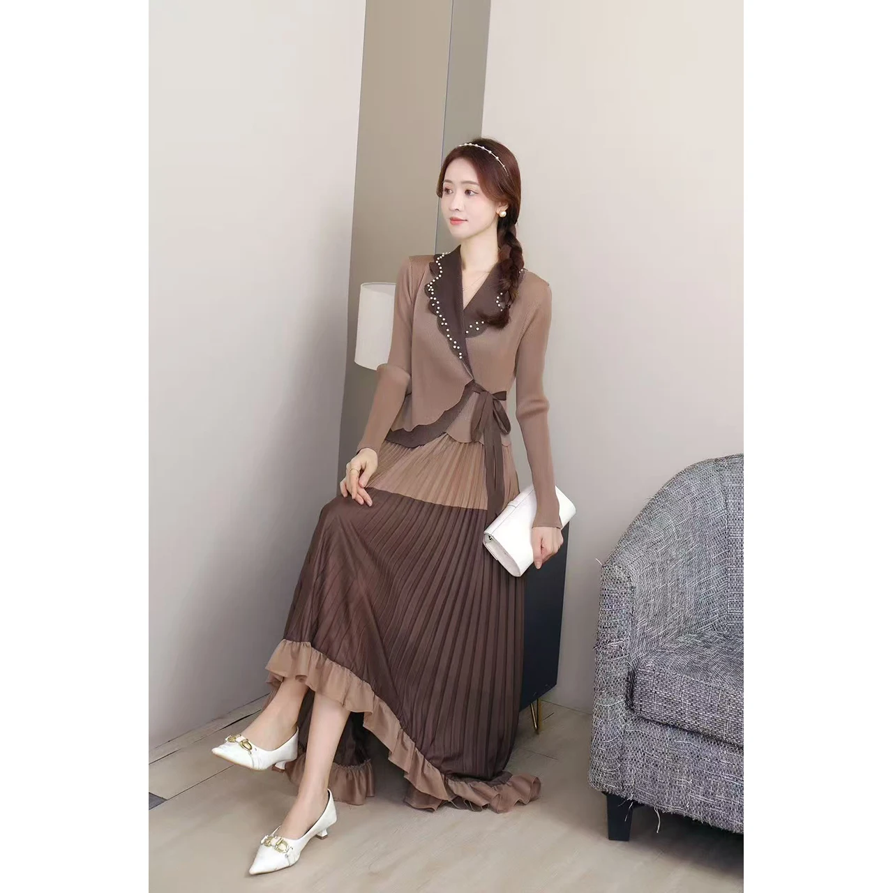 Station transfrontalière d'asie du sud-est, broderie lourde, col de costume, ceinture à franges, jupe plissée en dentelle pour femmes