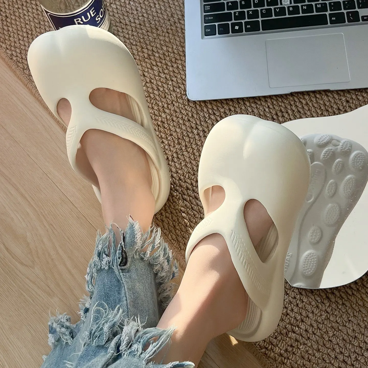 

2026 Spring Summer Women's Vintage Round Toe Hollow Out Slide Sandals Solid Color Casual Slippers For Indoor & Outdoor