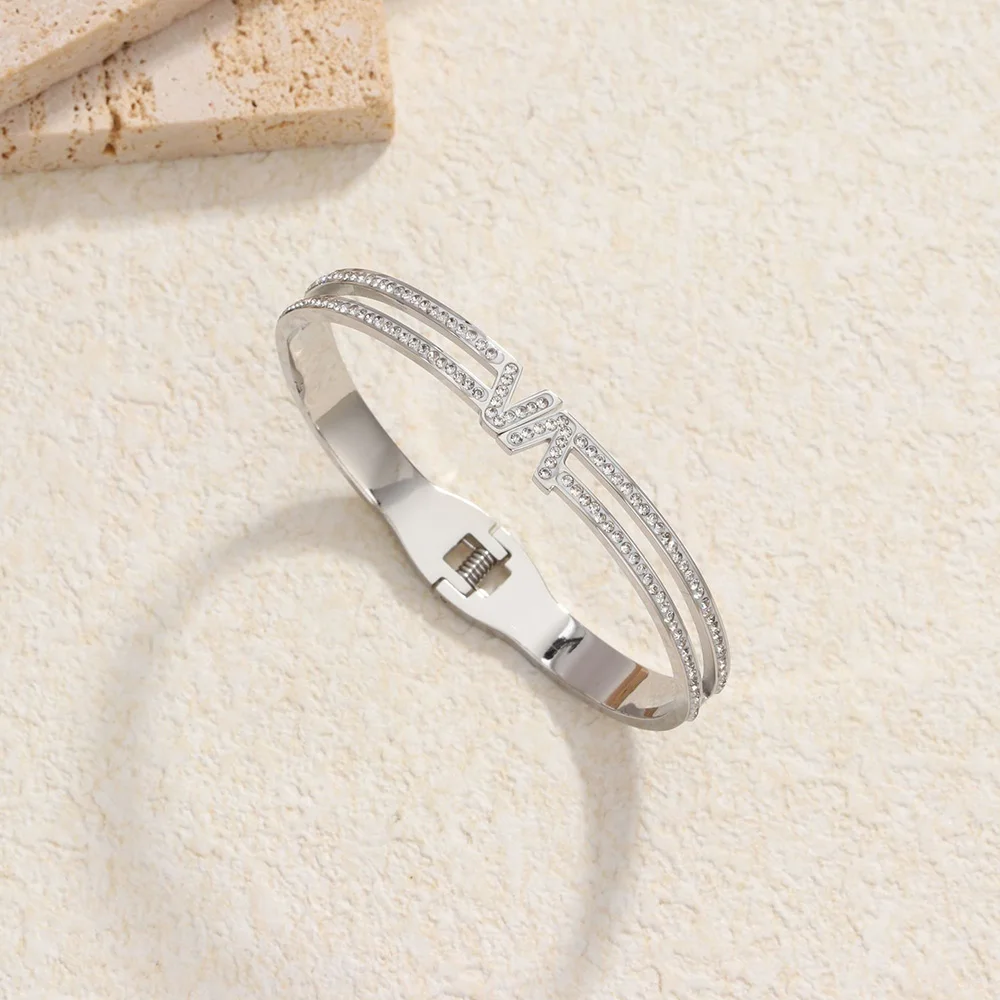 

Charming Women's Bracelet: V-shaped staggered design - diamond inlay, stylish wrist jewelry