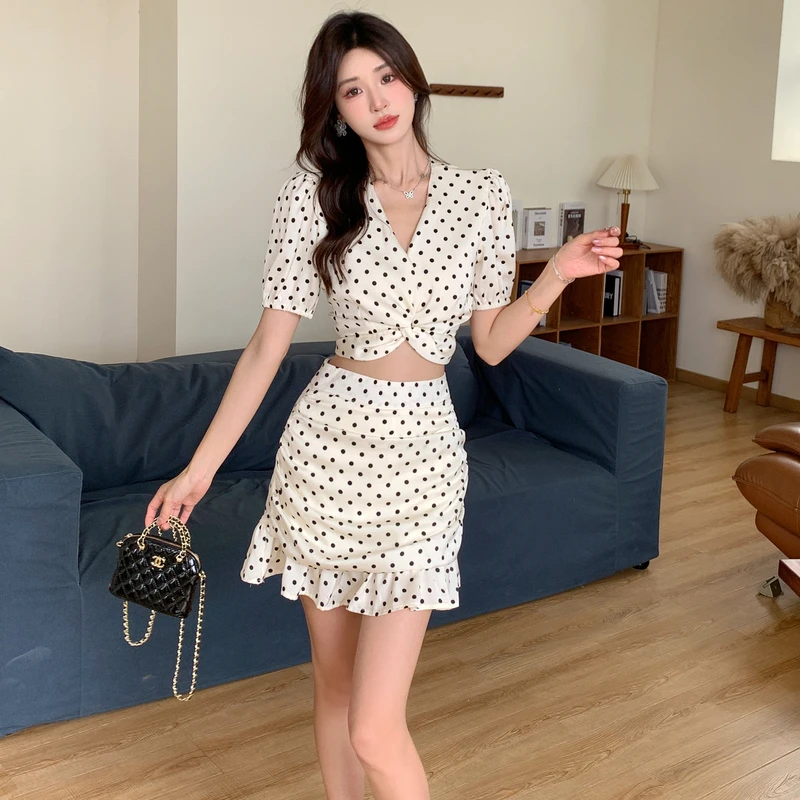 

Осень-зима Корейская мода Свободный комплект из 2 предметов Женское милое шикарное пальто с бантом и длинным рукавом Рубашка в горошек + костюм с юбкой с рюшами