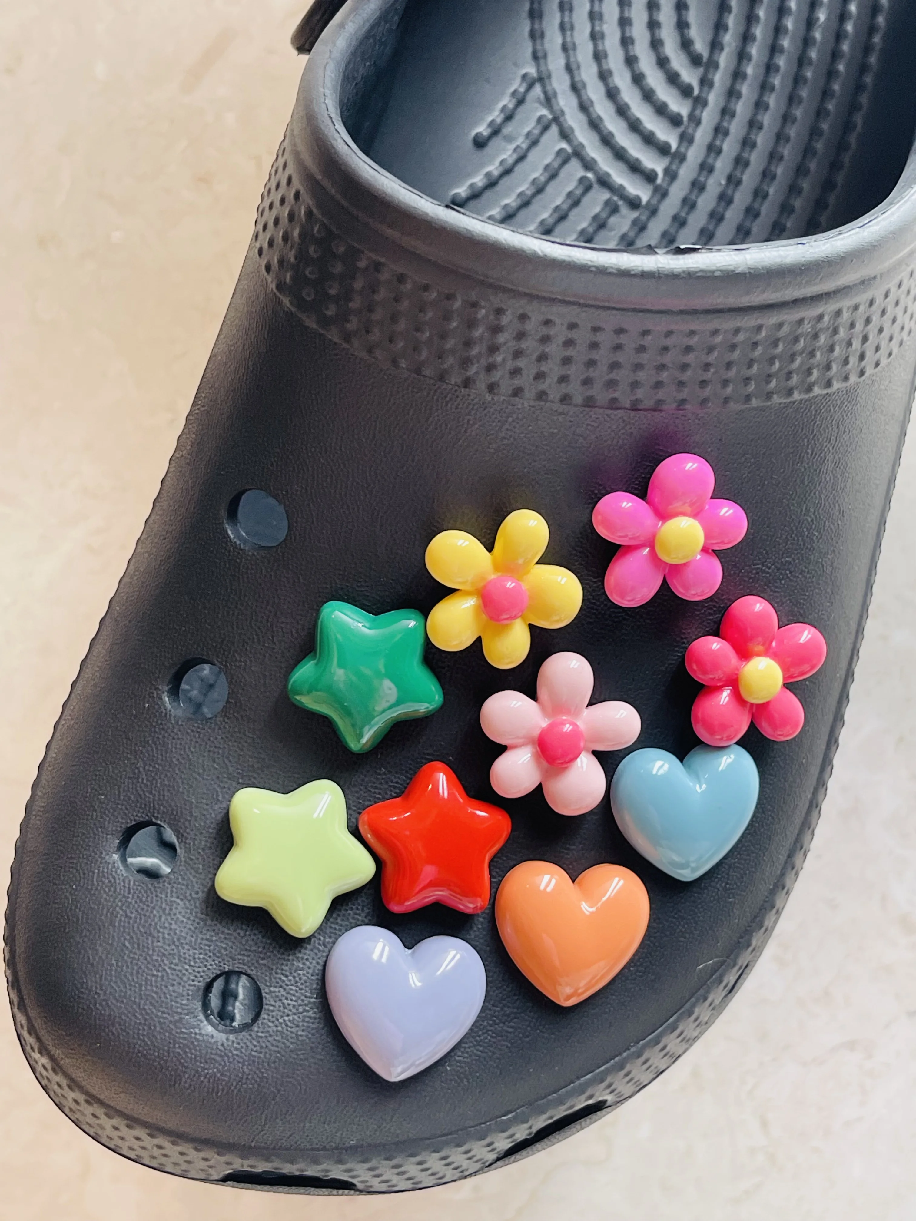 Nieuwe 1-10 Stuks Hars Schoen Bedels Kleurrijke Bloem Ster Hart Gesp Klomp Gat Pantoffel Accessoires Decoraties Voor Bands Meisjes Geschenken