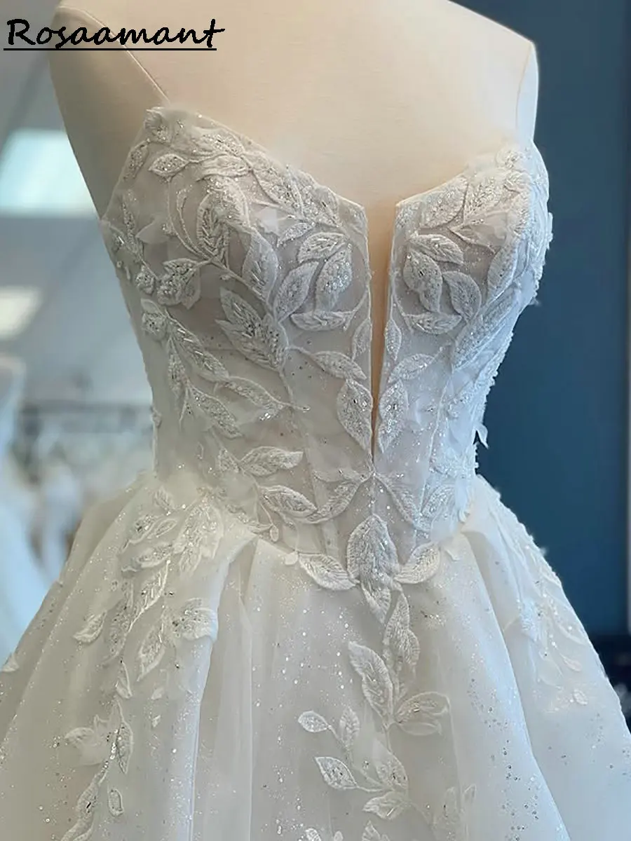 Abiti da sposa a trapezio senza spalline in cristallo scintillante Abiti da sposa country in pizzo con applicazioni floreali