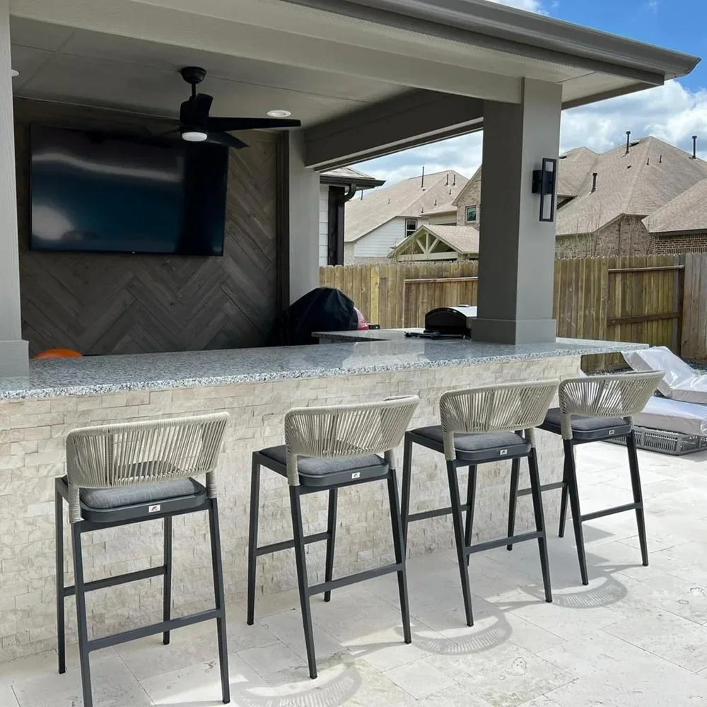 Conjunto de bancos de bar com altura de balcão de 2 bancos de bar modernos de vime de alumínio para exterior com encosto e almofada