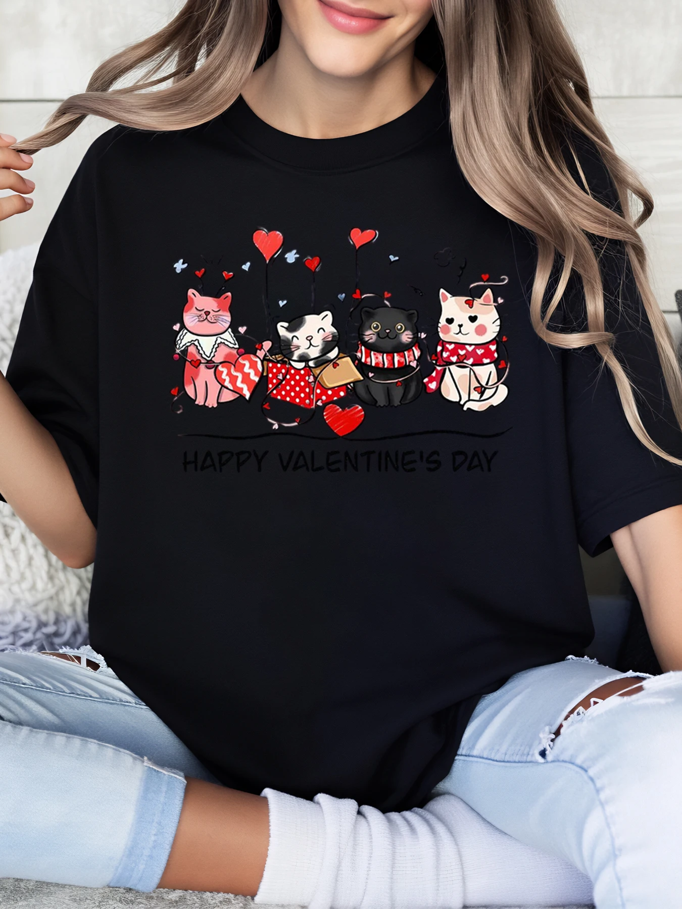 

Cute Cats with Hearts and Gifts Happy Valentine's Day Print T-Shirt Women's Casual Wear Valentine's Gift Black Plus-Size