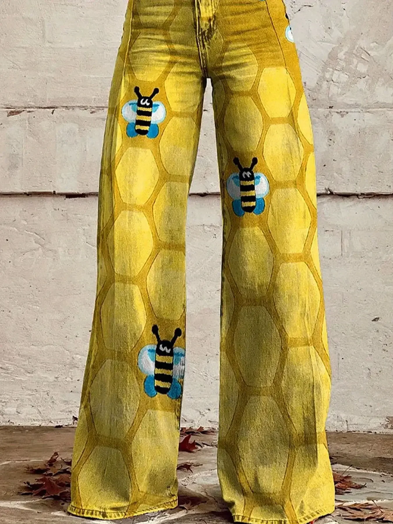 

Women's new printed jeans with imitation denim fabric, fashionable retro bee patterns, Yellow background and bee pattern