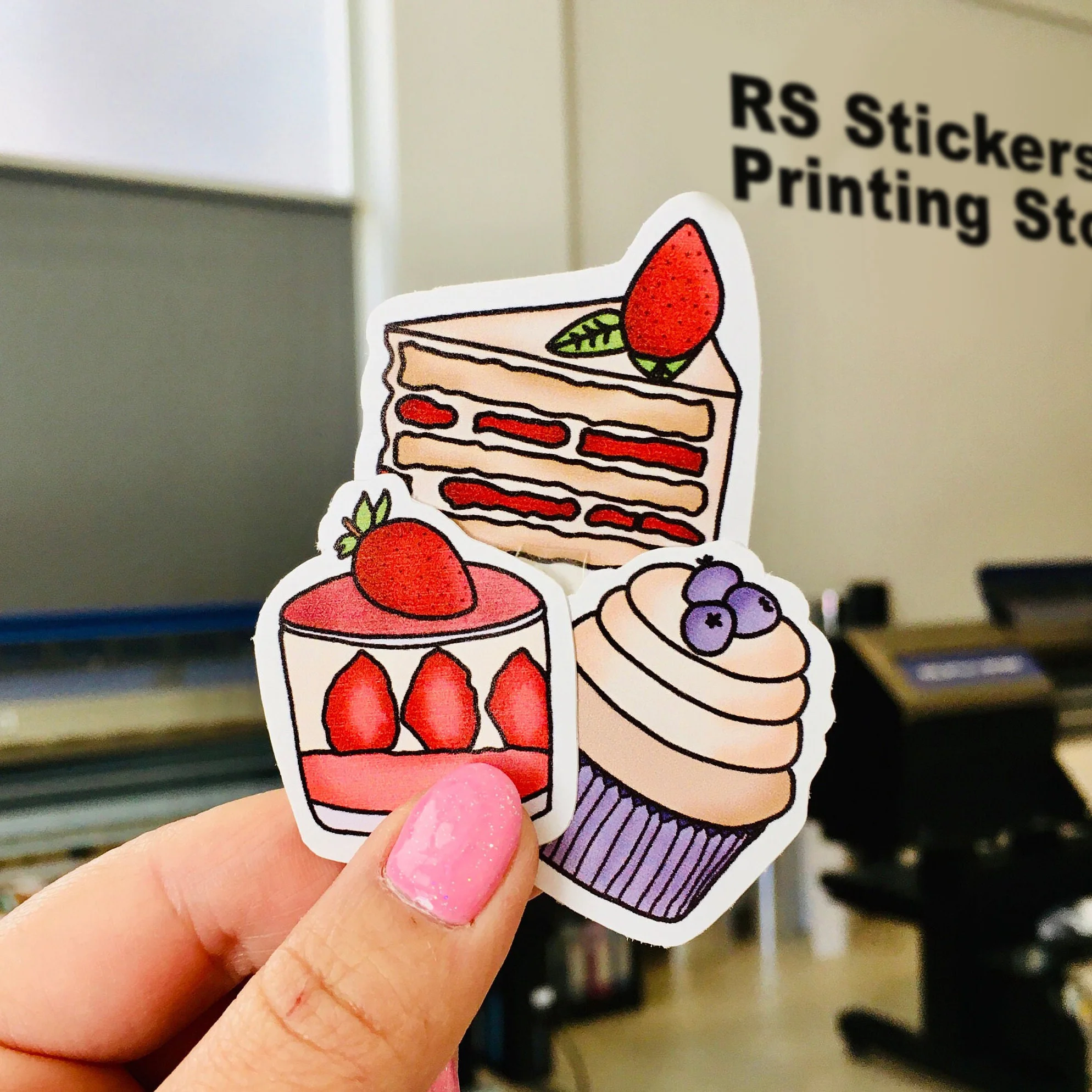 

100pcs Custom Stickers PVC Waterproof Die Cut Vinyl Logo Design Brand Laptop Cute Personalized Sticker Glossy Film for Business