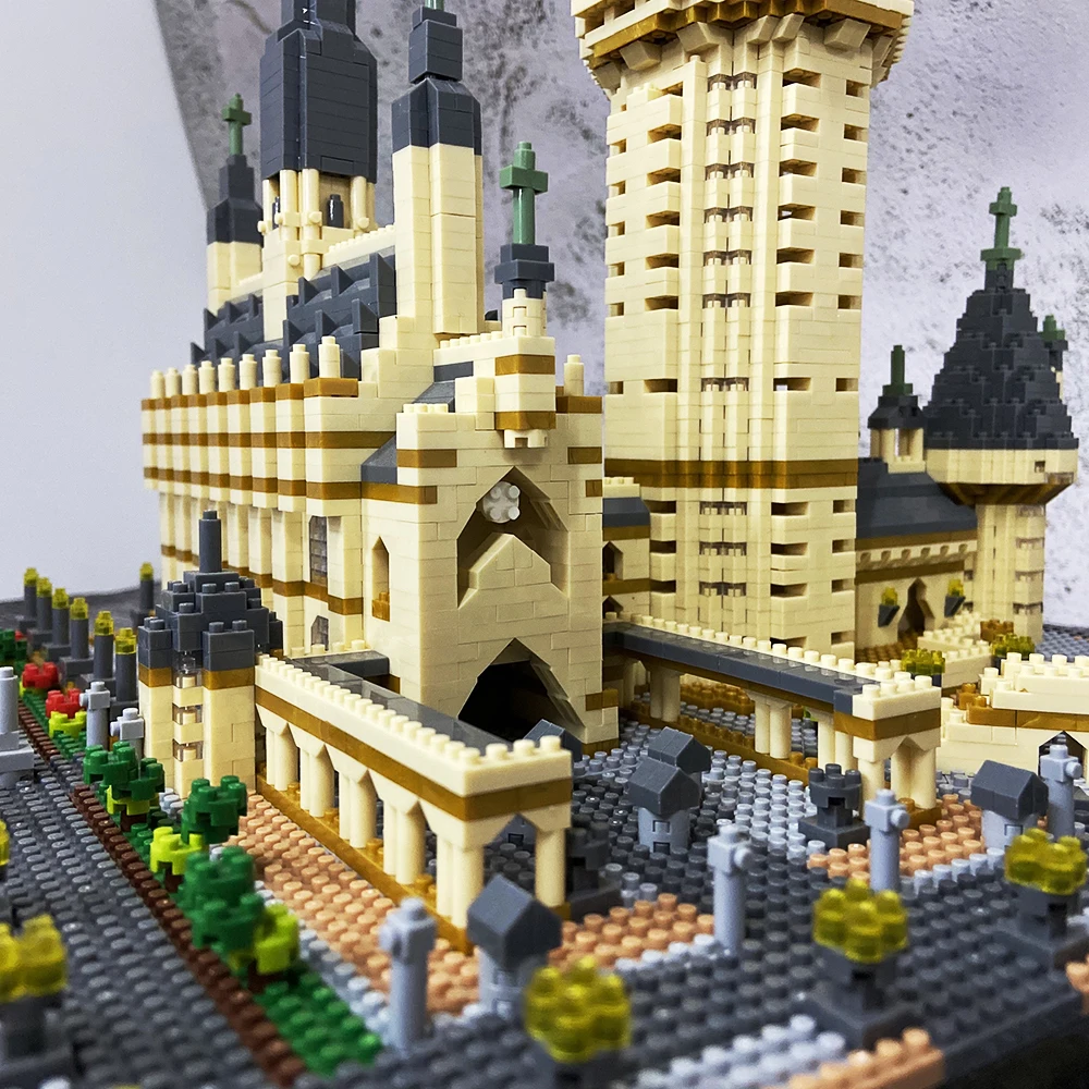 KNEW BUILT Witchcraft Castle Micro Mini Bricks for Adults Huge Magic Assemble Architecture Toys Kits Building Blocks 55*45*36 cm