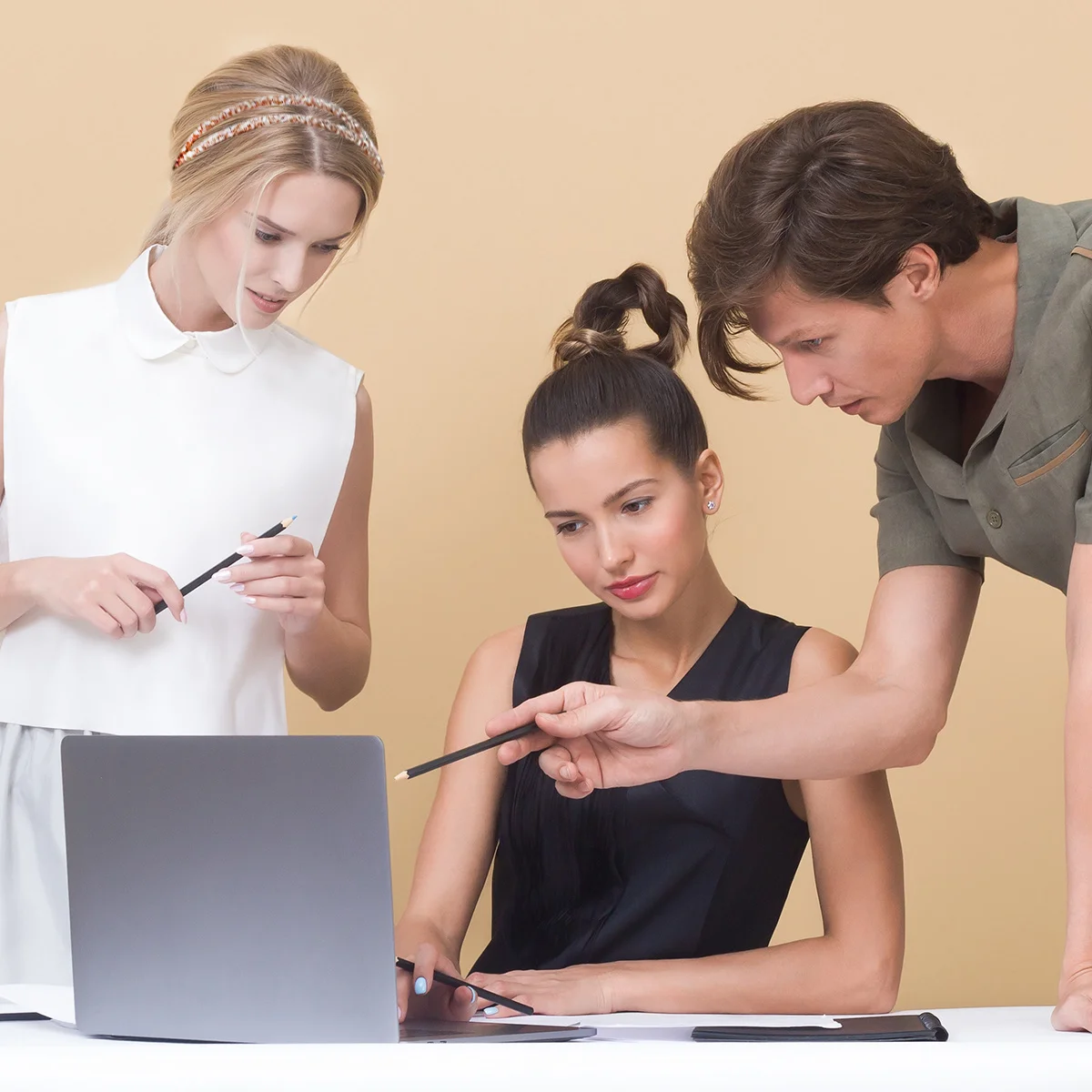 

4 шт., повязка на голову со стразами, прочная, блестящая, прочная, декоративная для свадебной вечеринки, фотосессии, аксессуары для волос, головной убор со стразами