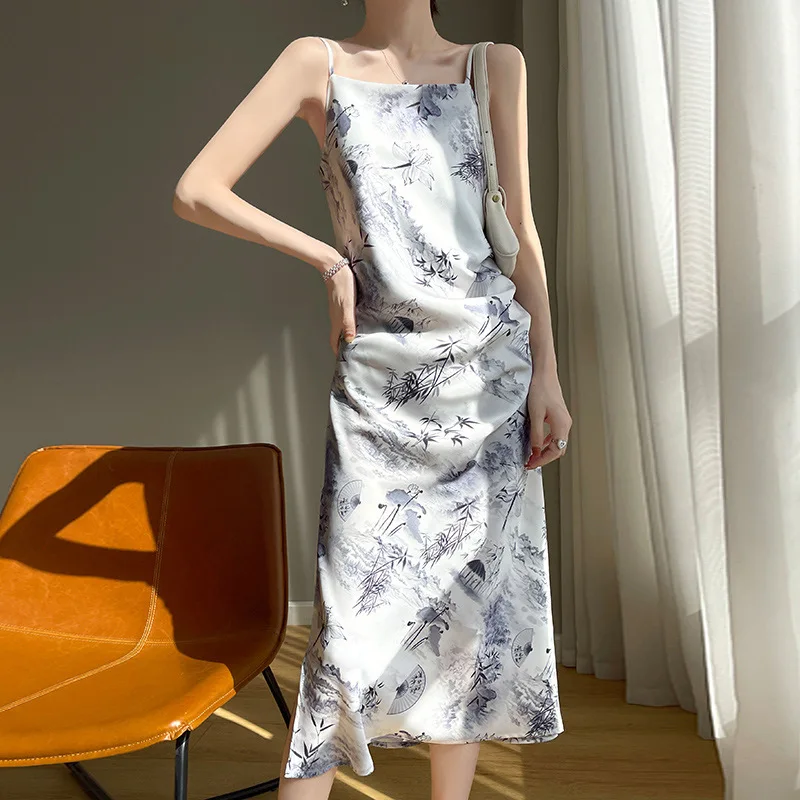 الحرير الساتان 2025 صيف جديد المرأة كلمة واحدة طوق الحمالة فستان مزاجه تنوعا طباعة زهرة فستان