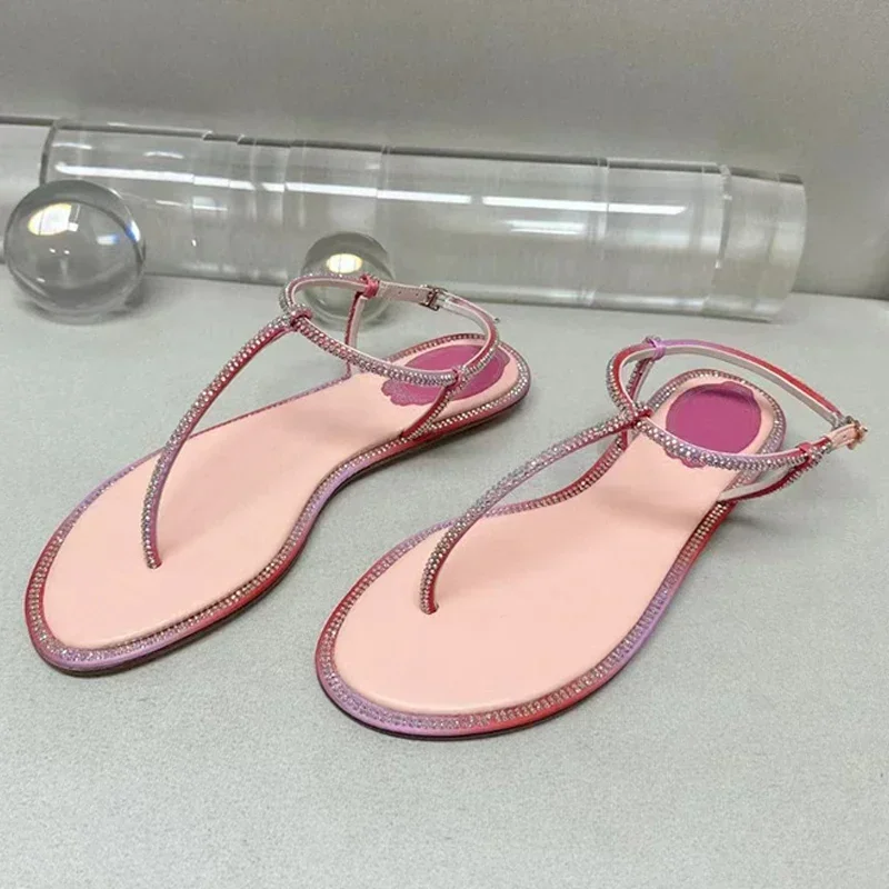 

Новые летние модные сандалии, женские шлепанцы, вечерние праздничные туфли со стразами, женские сандалии на плоской подошве с узкими ремешками и кристаллами