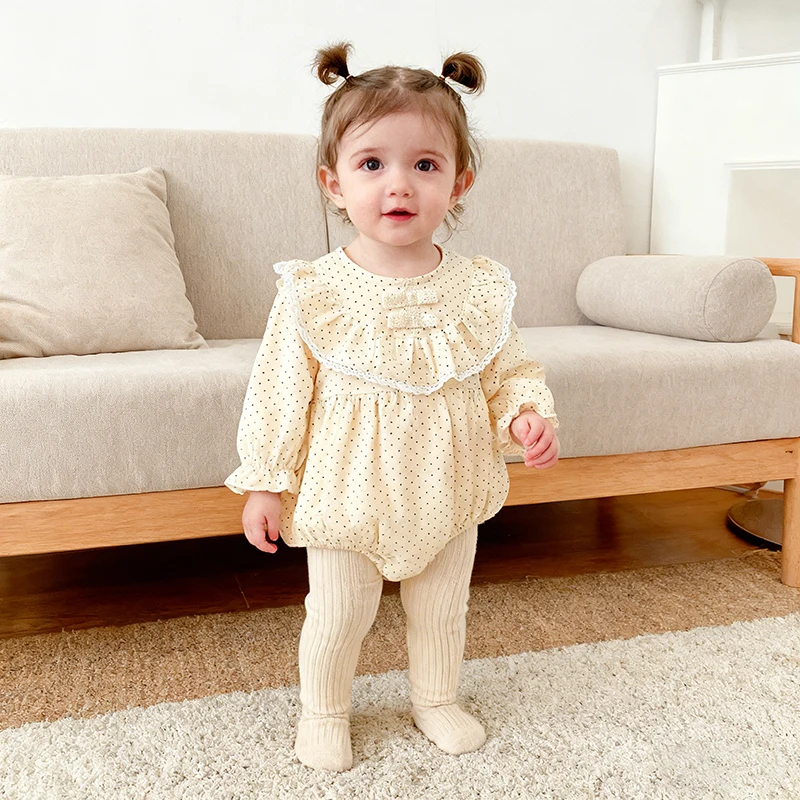 جديد ربيع 2026 ملابس داخلية للفتيات حديثي الولادة بأكمام طويلة من القطن للأطفال الرضع بدلة بنقاط صغيرة 0-24 متر ملابس أطفال حلوة