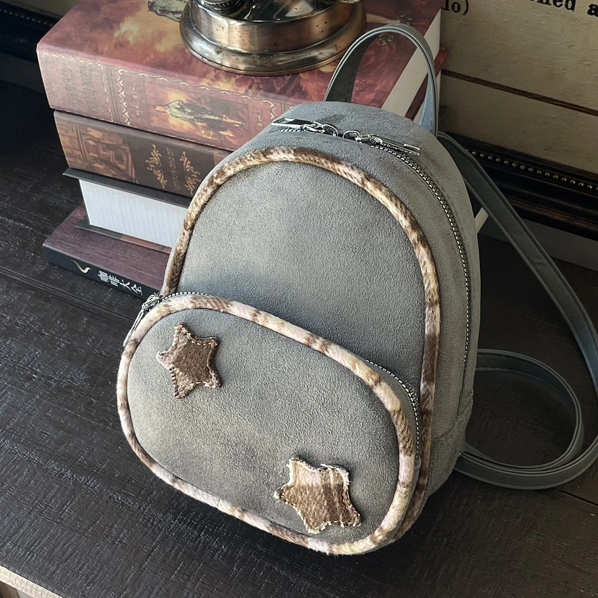 حقيبة ظهر كلاسيكية صغيرة من جلد الغزال الصلبة الناعمة متجمد التصحيح ستار الحقائب المدرسية سعة كبيرة الإناث عارضة التسوق لطيف الكتف حزمة #1