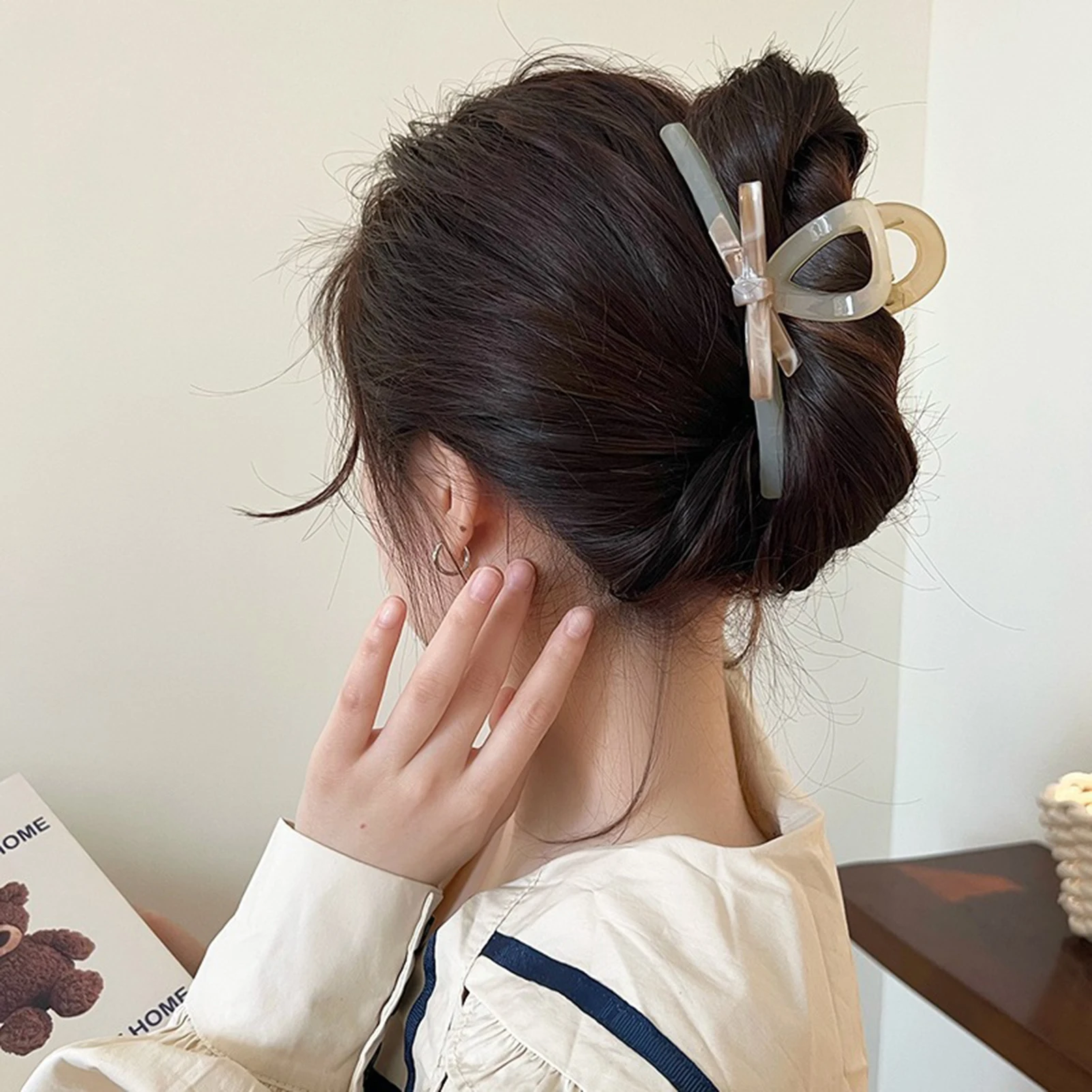 Resin Fashion Korean Bow Hair Claw Clip for Women Non Slip Snap Acetate Hair Barrette for Women Girls Hair Styling Tools view 3
