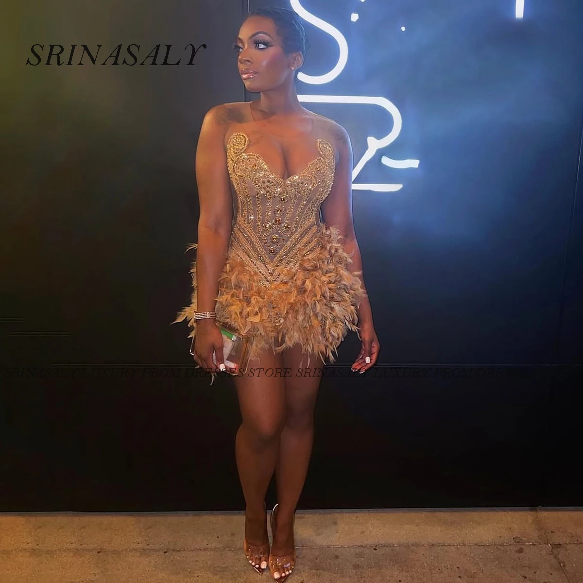 カスタマイズされたキラキラダイヤモンドショートウエディングドレス高級シアーネックビーズクリスタルパーティーカクテルドレスフォーマルフェザーvestidosデガラ