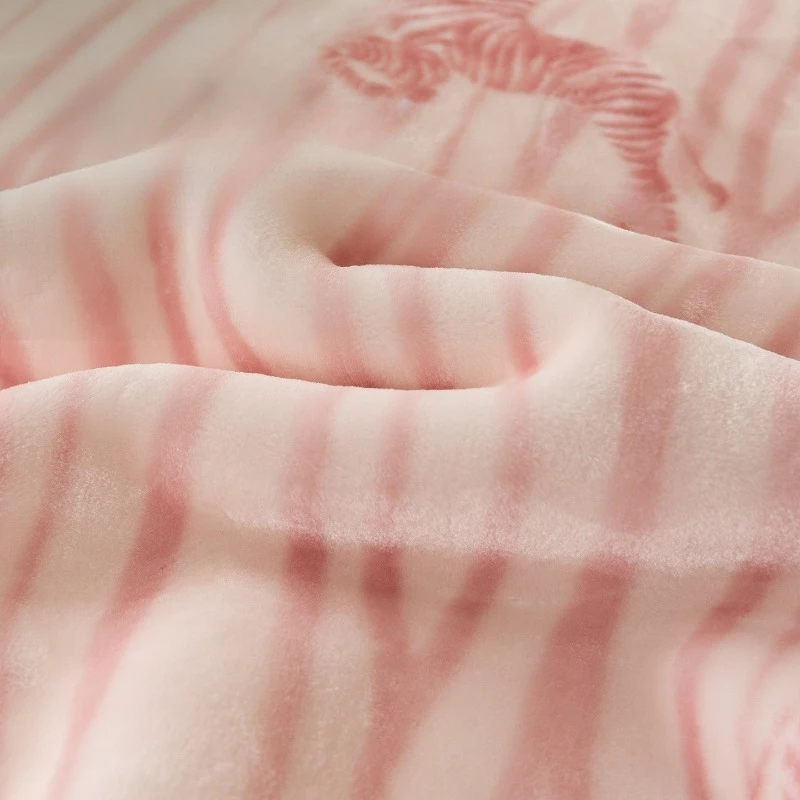 Thick Milk Velvet Blanket Winter Warm Sofa Blanket Nap Air Conditioning Blanket Comfortable Double-faced Fleece Machine Washable