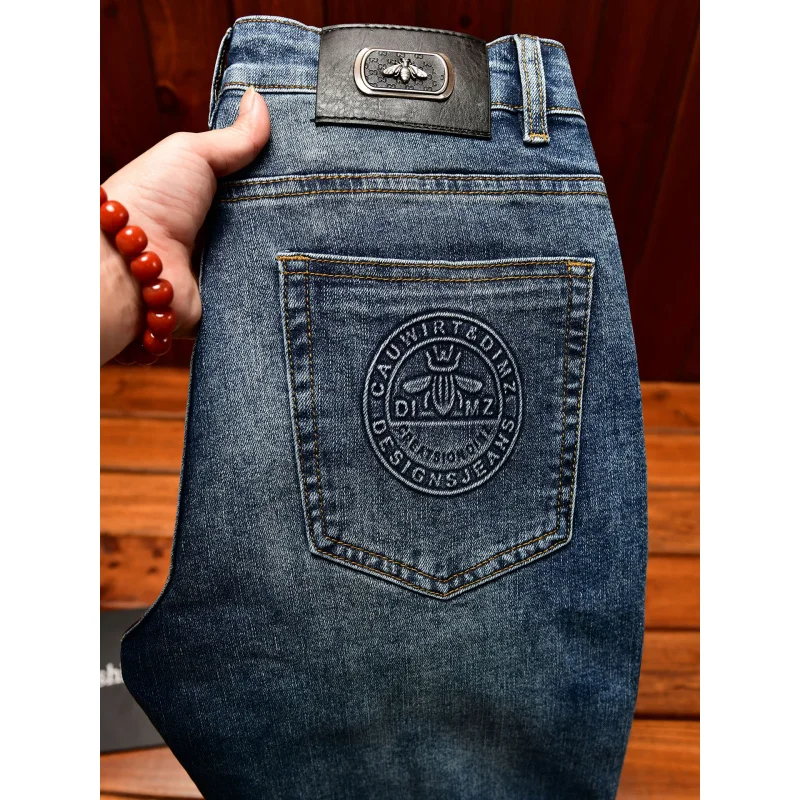 بنطال جينز رجالي فاخر خفيف بقصة ضيقة وأنبوب مستقيم صغير عصري وعصري من قماش الدنيم المطاطي وبسيط للخريف