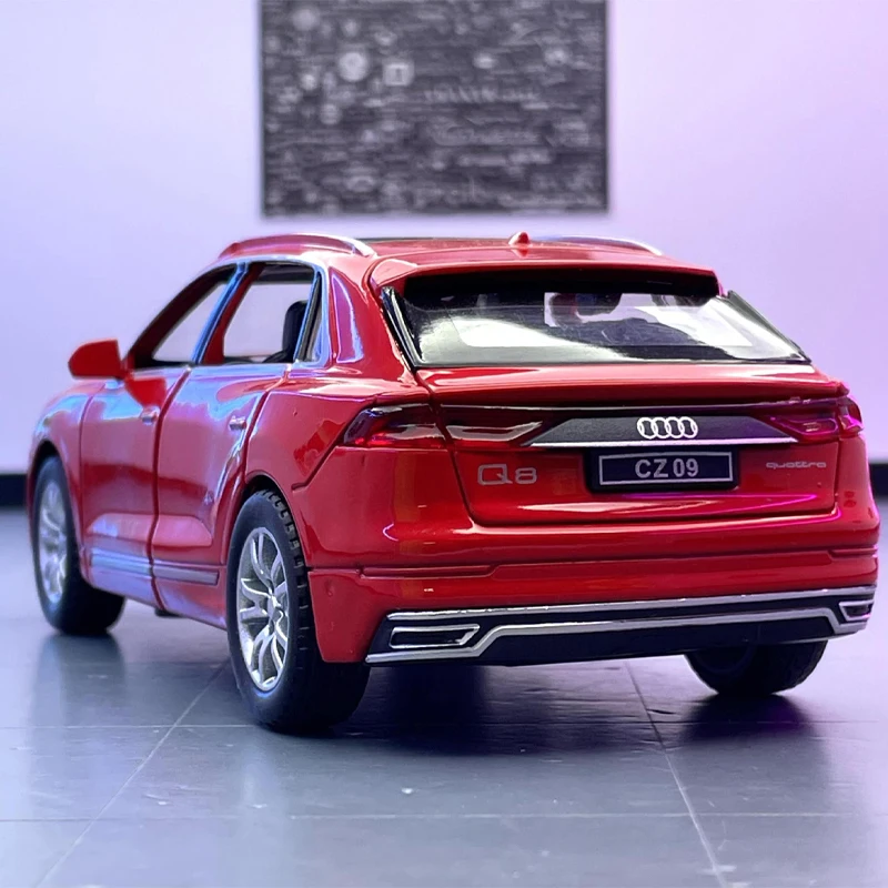 1:32 AUDI Q8 SUV Alloy Car Model Diecast Metal Vehicle Trendy Ornaments Sound And Light Pull Back Car Door Can Open Toys Giftbox