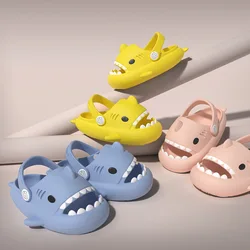 Zapatillas de tiburón para niños, chanclas antideslizantes para interiores, fondo suave, zapatos cómodos con agujeros para bebés, toboganes para el hogar para niños y niñas, Verano