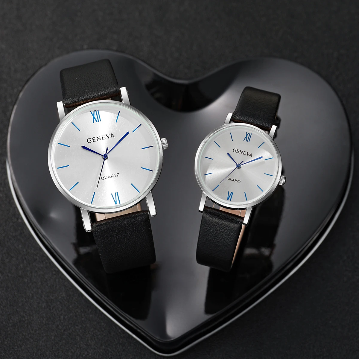 4PCS/Set Couple\'s Watches Fashion Roma Dial Leather Band Quartz Watch Heart Bracelets Set