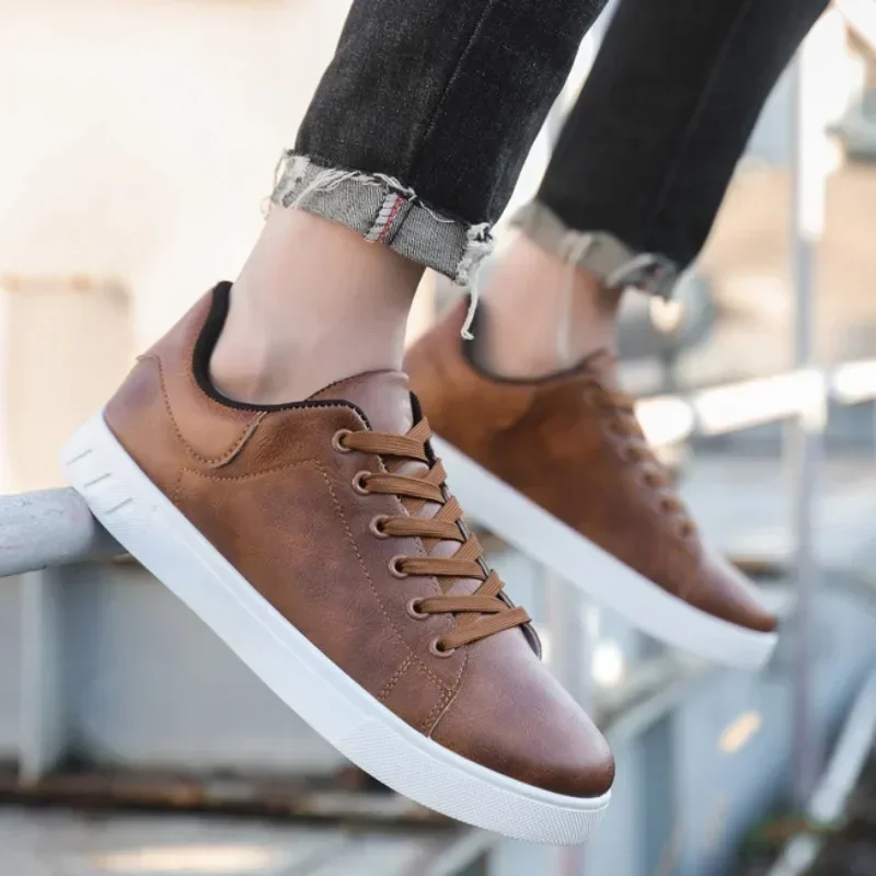 Sapatos masculinos de couro clássicos, mocassins de plataforma que combinam com tudo, tênis casual britânico, sapatilhas da moda, primavera e verão