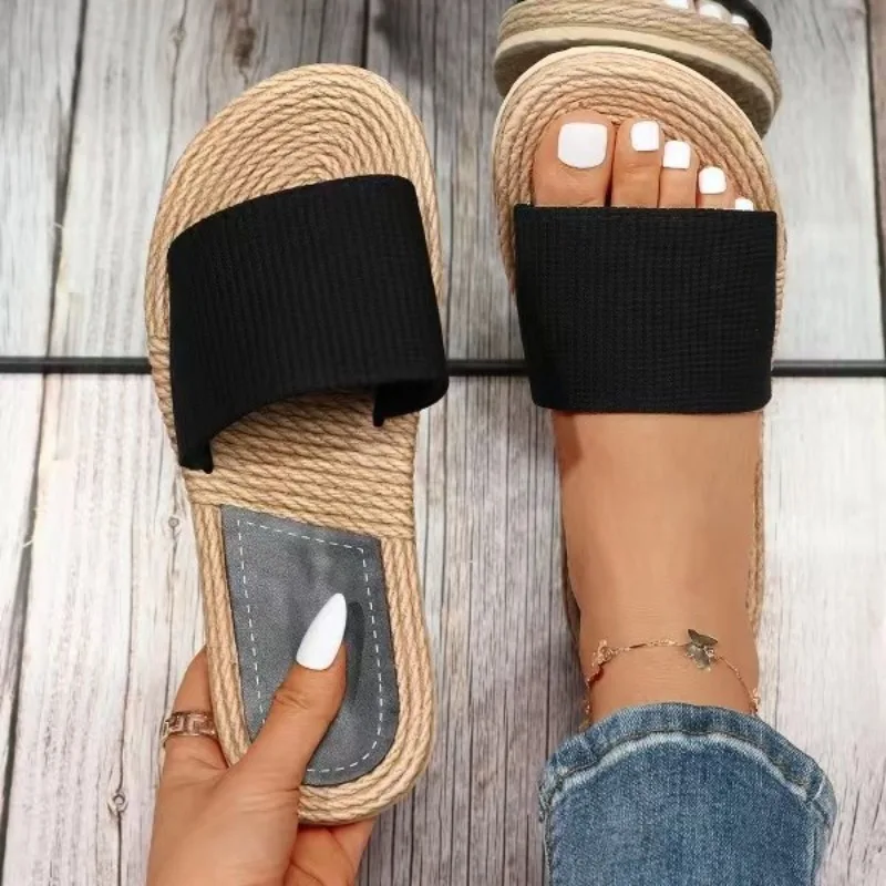 Sandal wanita flat bersol lembut, Kasut tren anti slip nyaman untuk perempuan