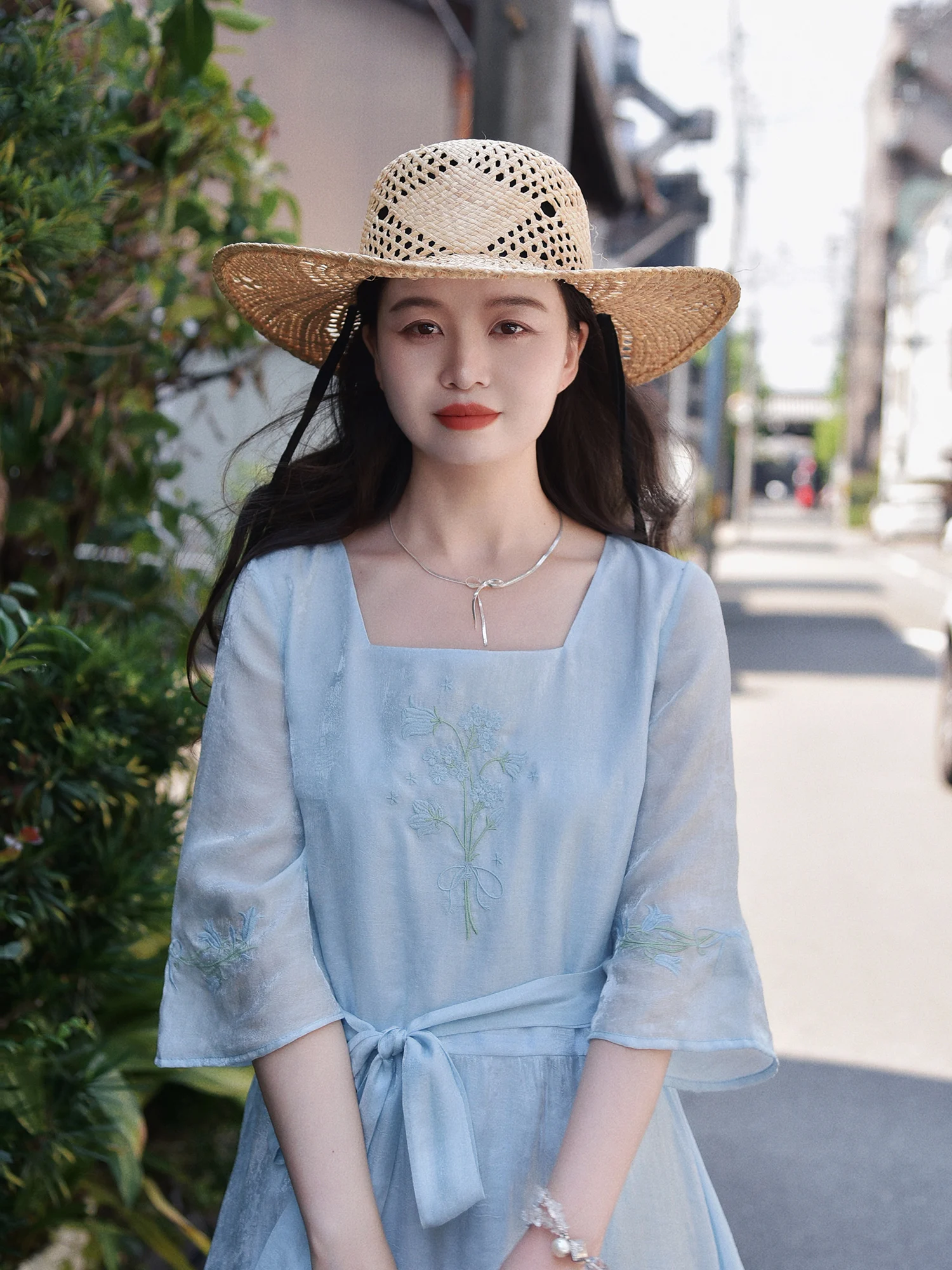 

Женское повседневное платье с вышивкой в виде K-образного узора, цветочным принтом, квадратным воротником, поясом и завышенной талией