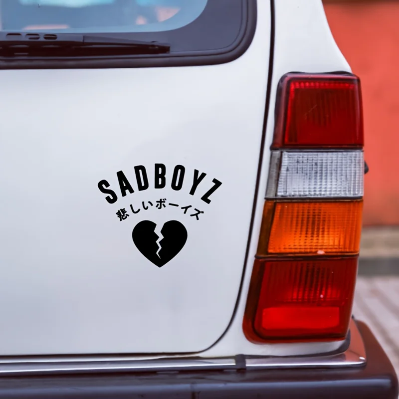"Adesivo per auto Sadboyz, design a cuore spezzato con parole giapponesi, decalcomania alla moda per finestrino dell'auto, arredamento personalizzato per auto"