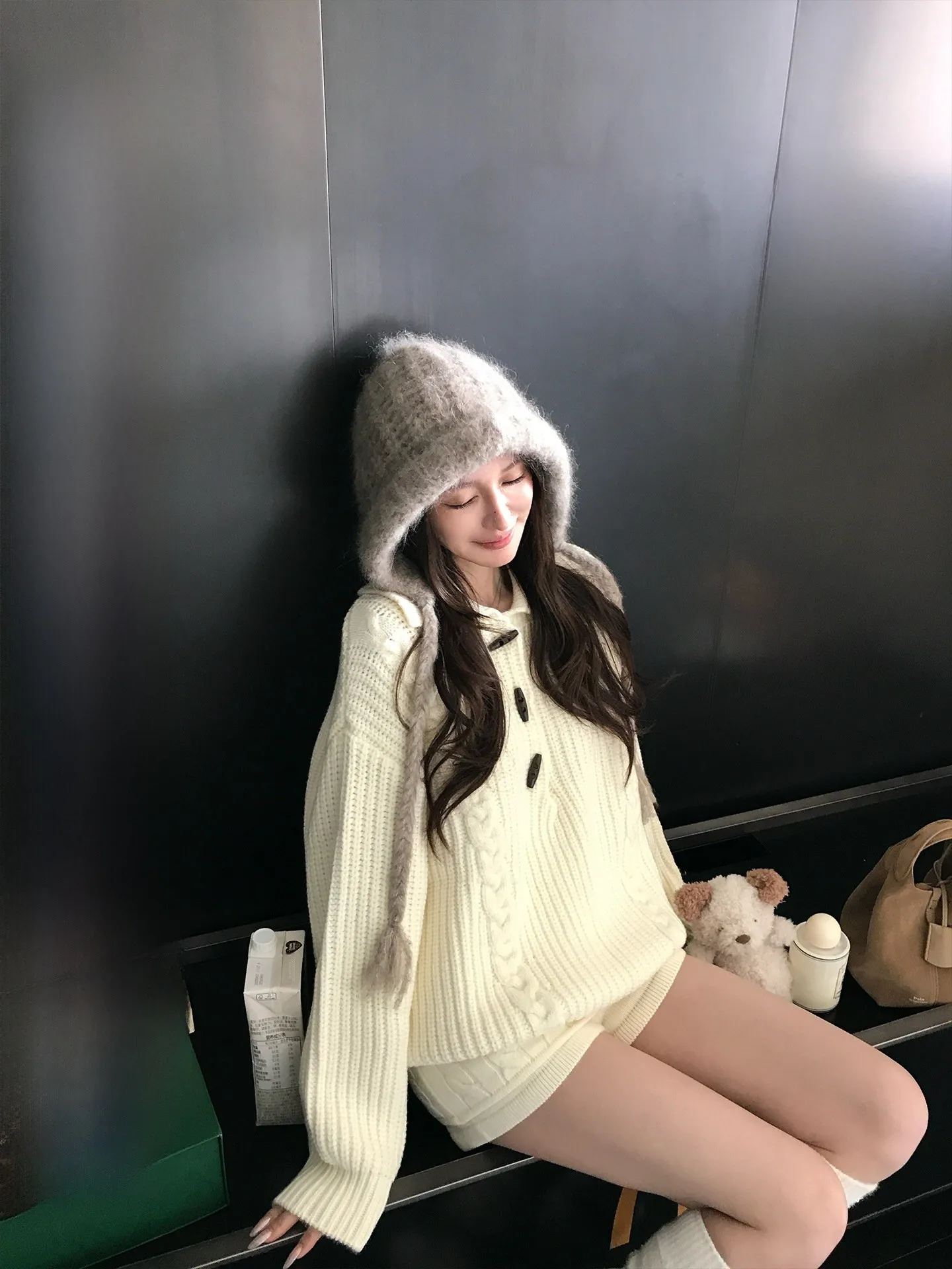 

Легкий, прочный, хорошо держащий форму шерстяной свитер-комплект с пуговицами, крупной вязки, из крученой пряжи, женский, модный, осенний.