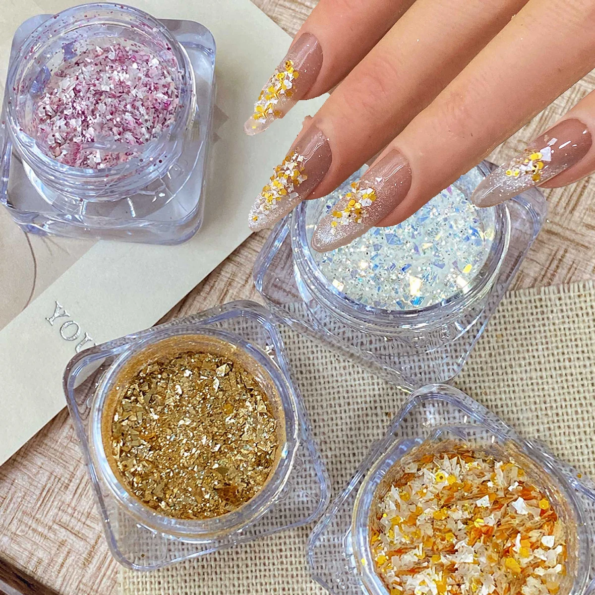 กลิตเตอร์ฟอยล์วิ้งๆ สำหรับตกแต่งเล็บ 4 กระปุก น้ำหนัก 1.2 กรัม กลิตเตอร์เล็บแบบเกล็ด ผงกลิตเตอร์สำหรับทำเล็บ