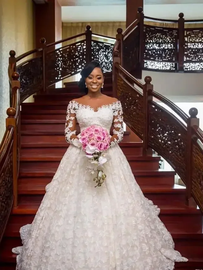 Maßgeschneiderte Prinzessin Illusion lange Ärmel Spitze Brautkleid Kathedrale Zug Puffy Ballkleid schwarze Frau Brautkleider